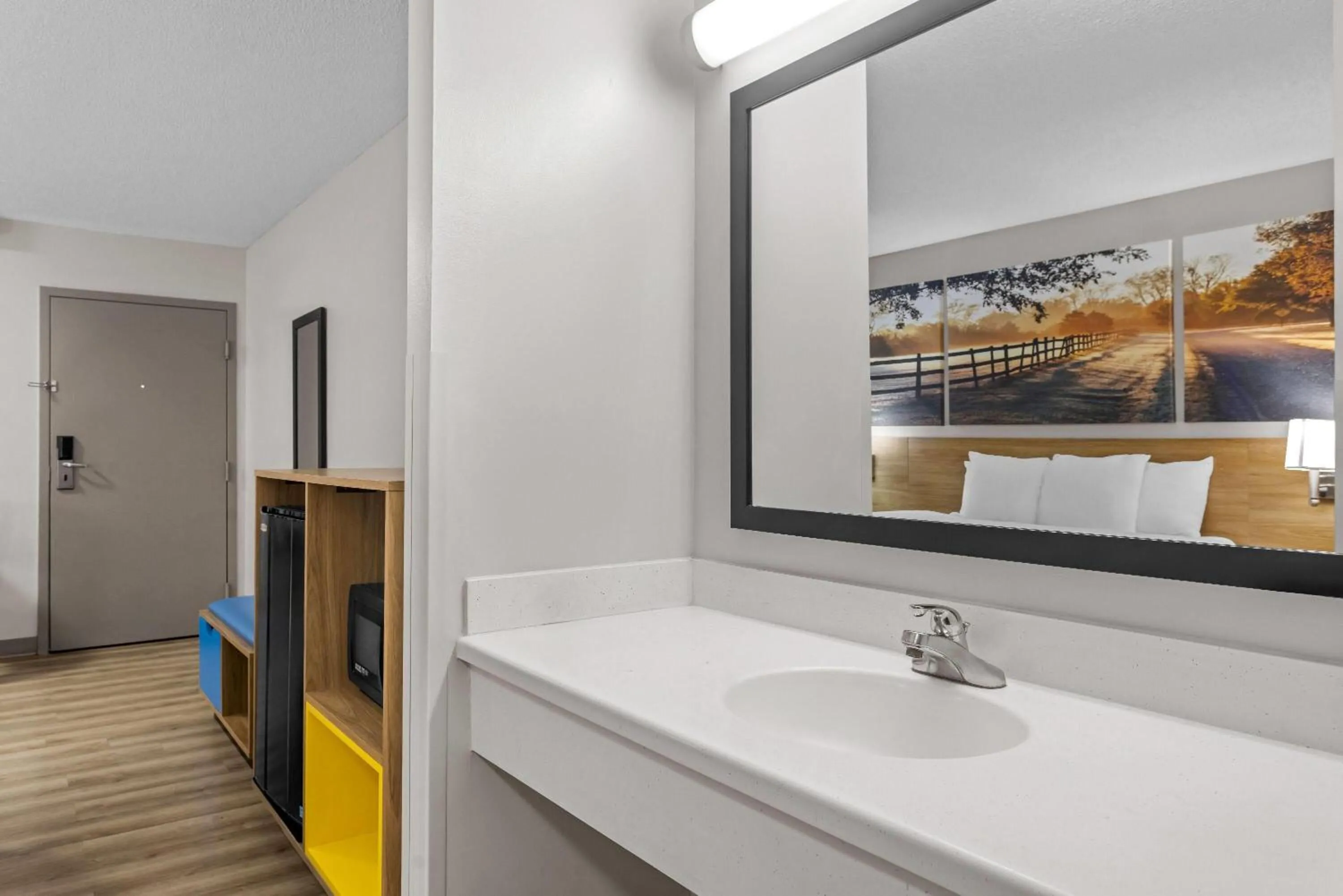 Bed in Days Inn by Wyndham Valdosta I-75