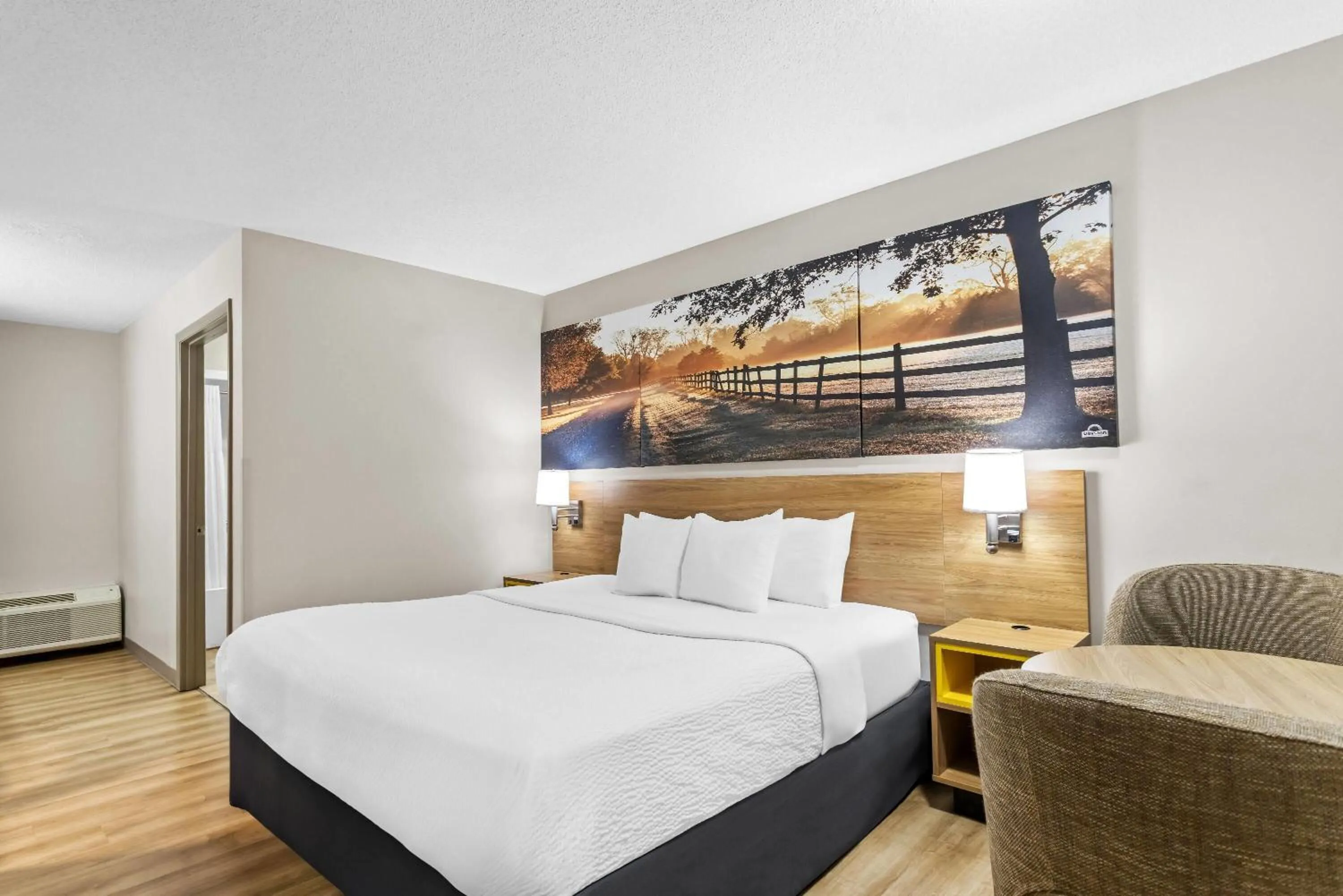 Bed in Days Inn by Wyndham Valdosta I-75