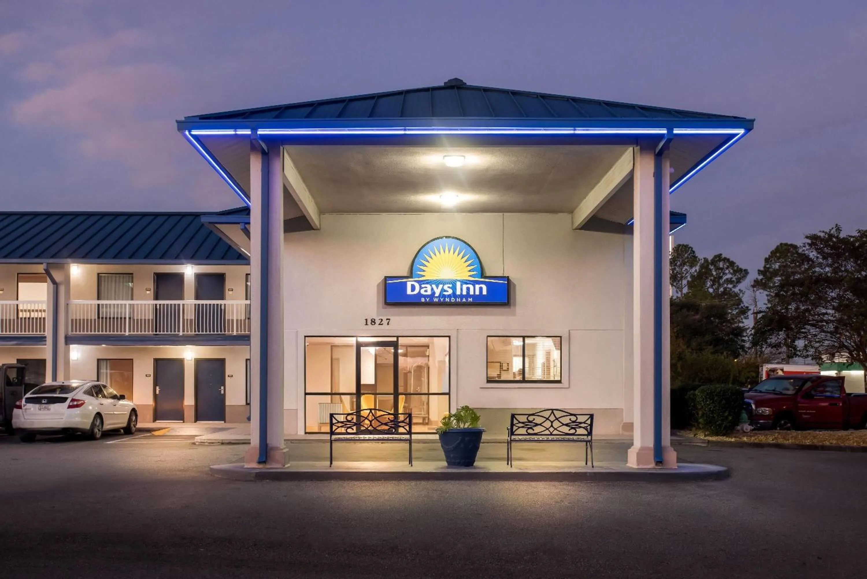 Property building in Days Inn by Wyndham Valdosta I-75