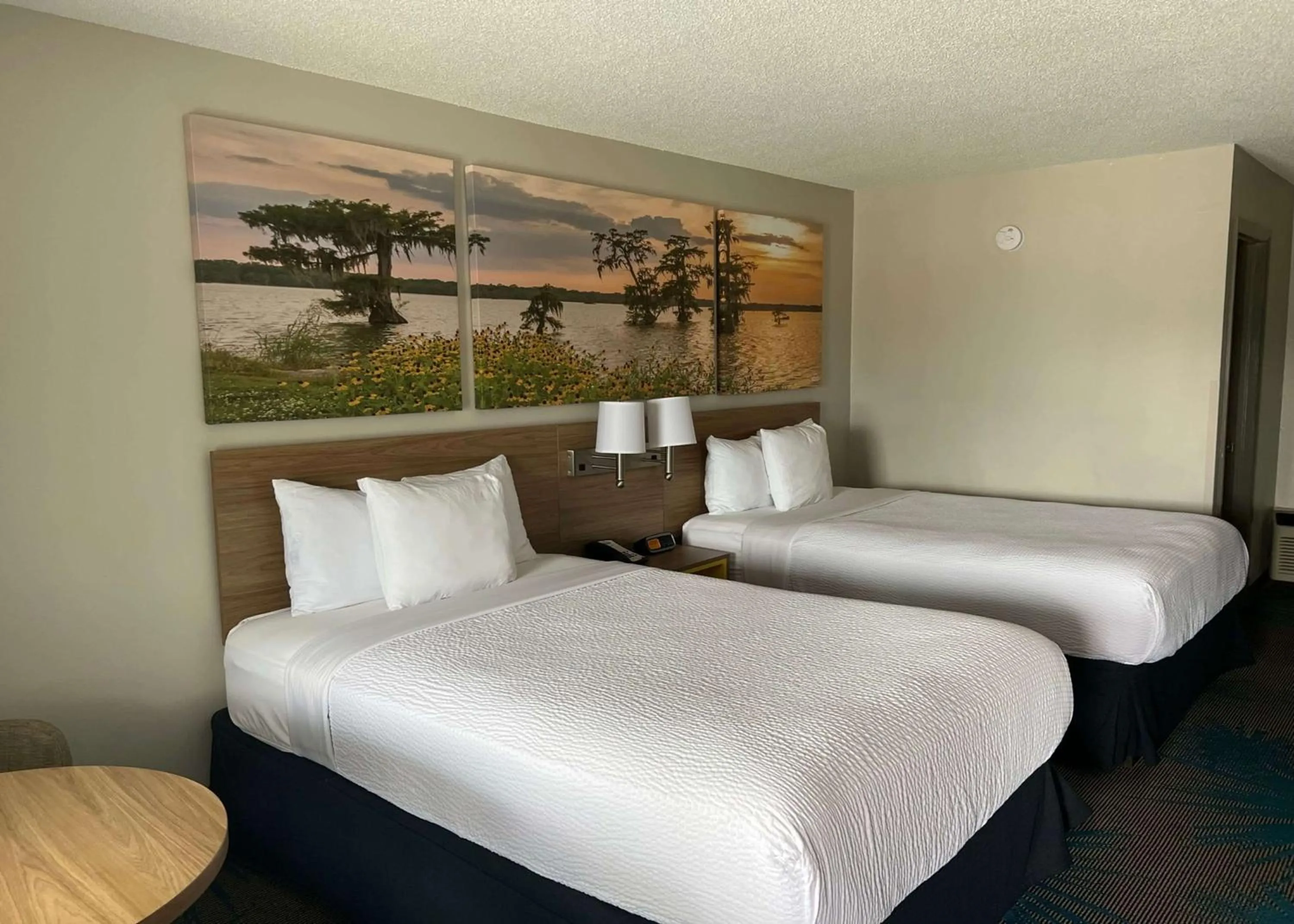 Photo of the whole room, Bed in Days Inn by Wyndham Valdosta I-75