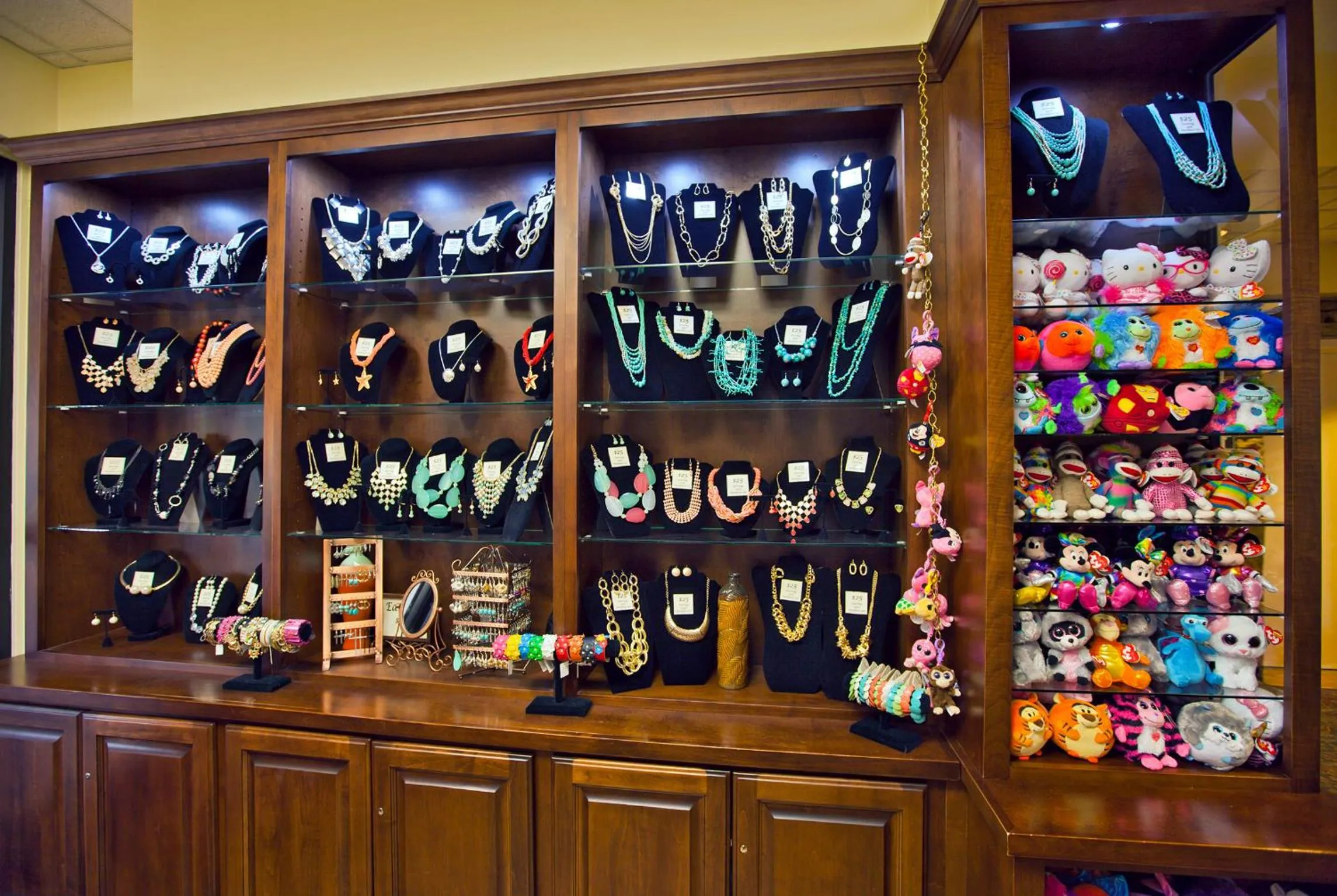 On-site shops in Music Road Resort Hotel and Inn