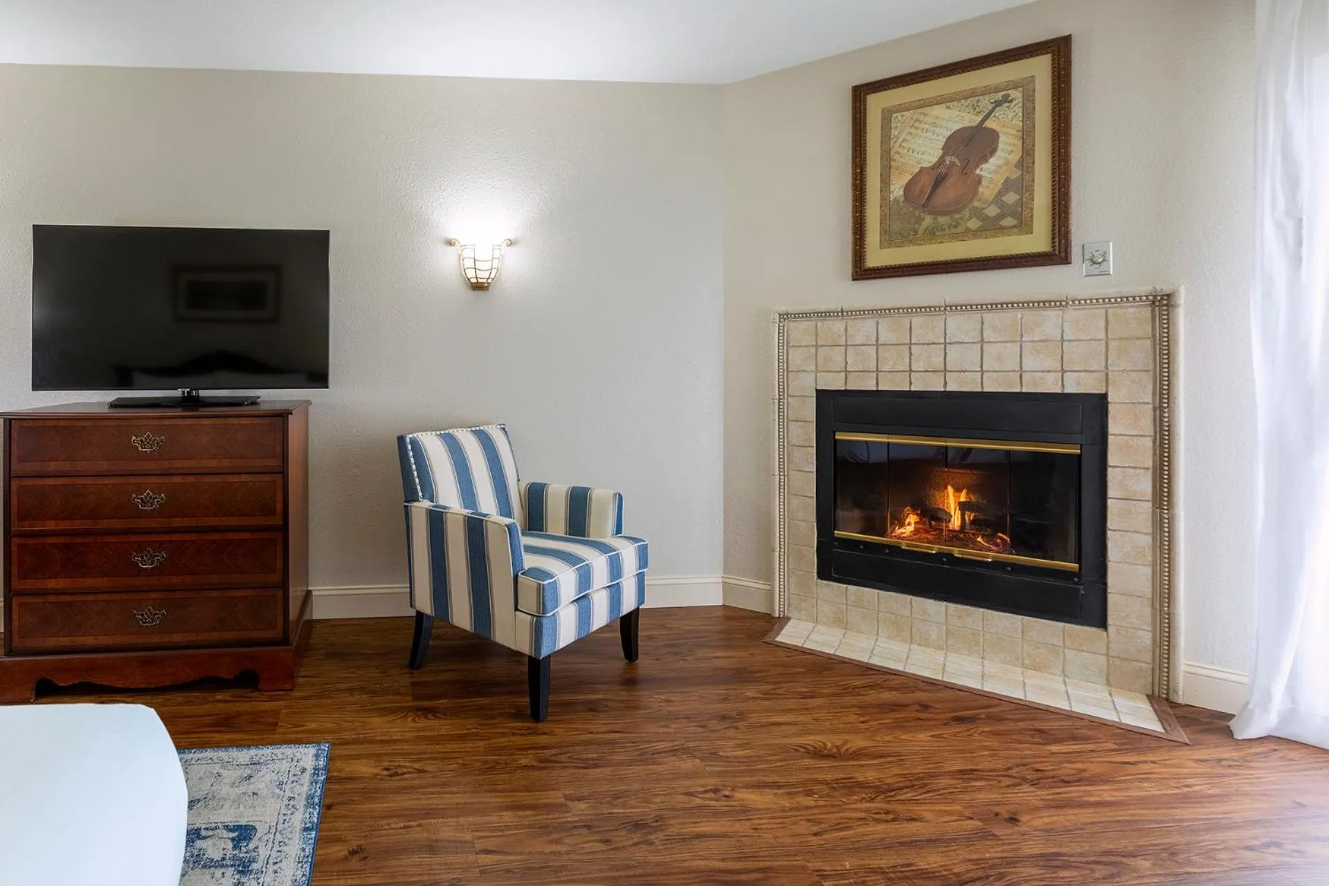 TV and multimedia in Music Road Resort Hotel and Inn