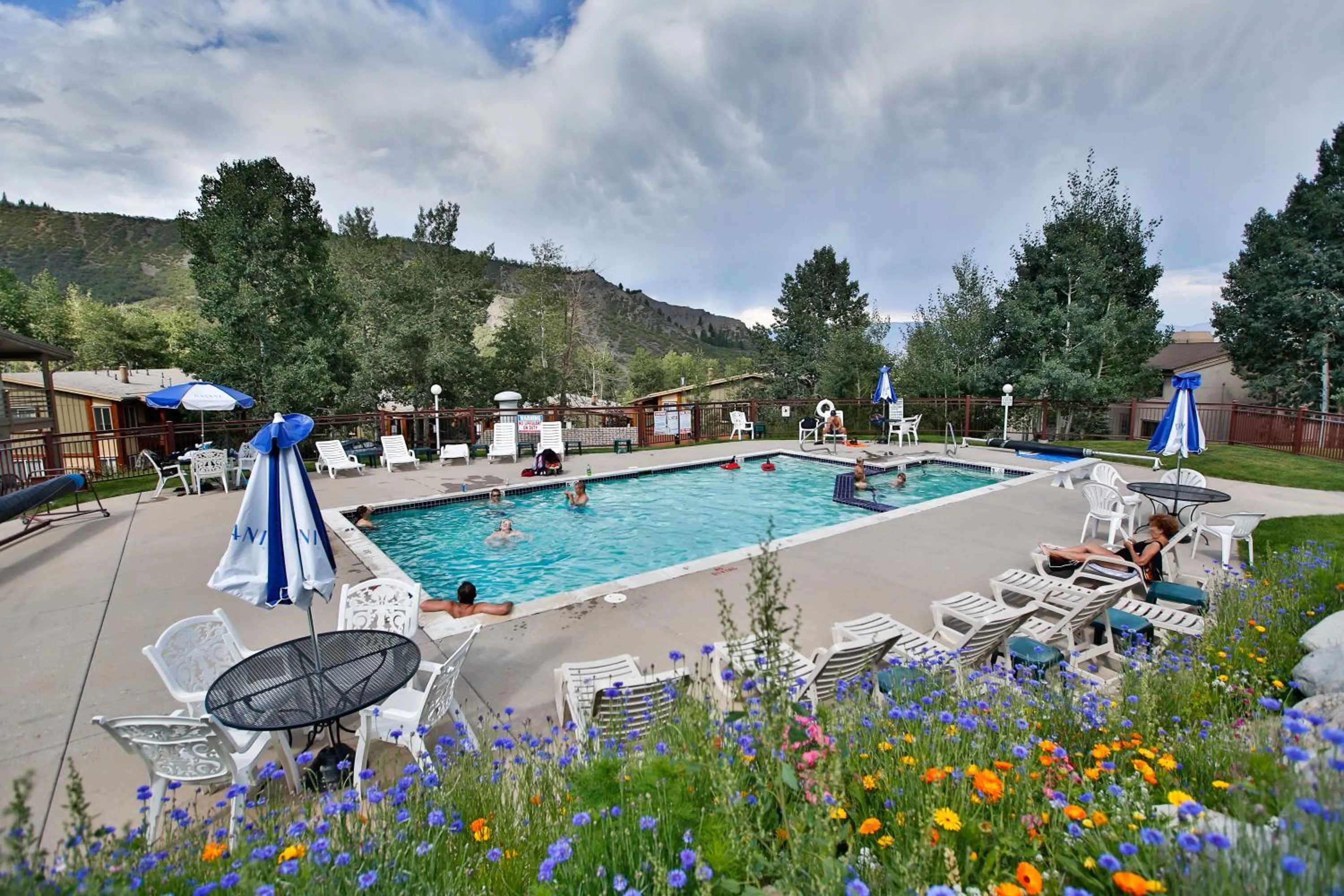 Swimming pool in Pokolodi Lodge