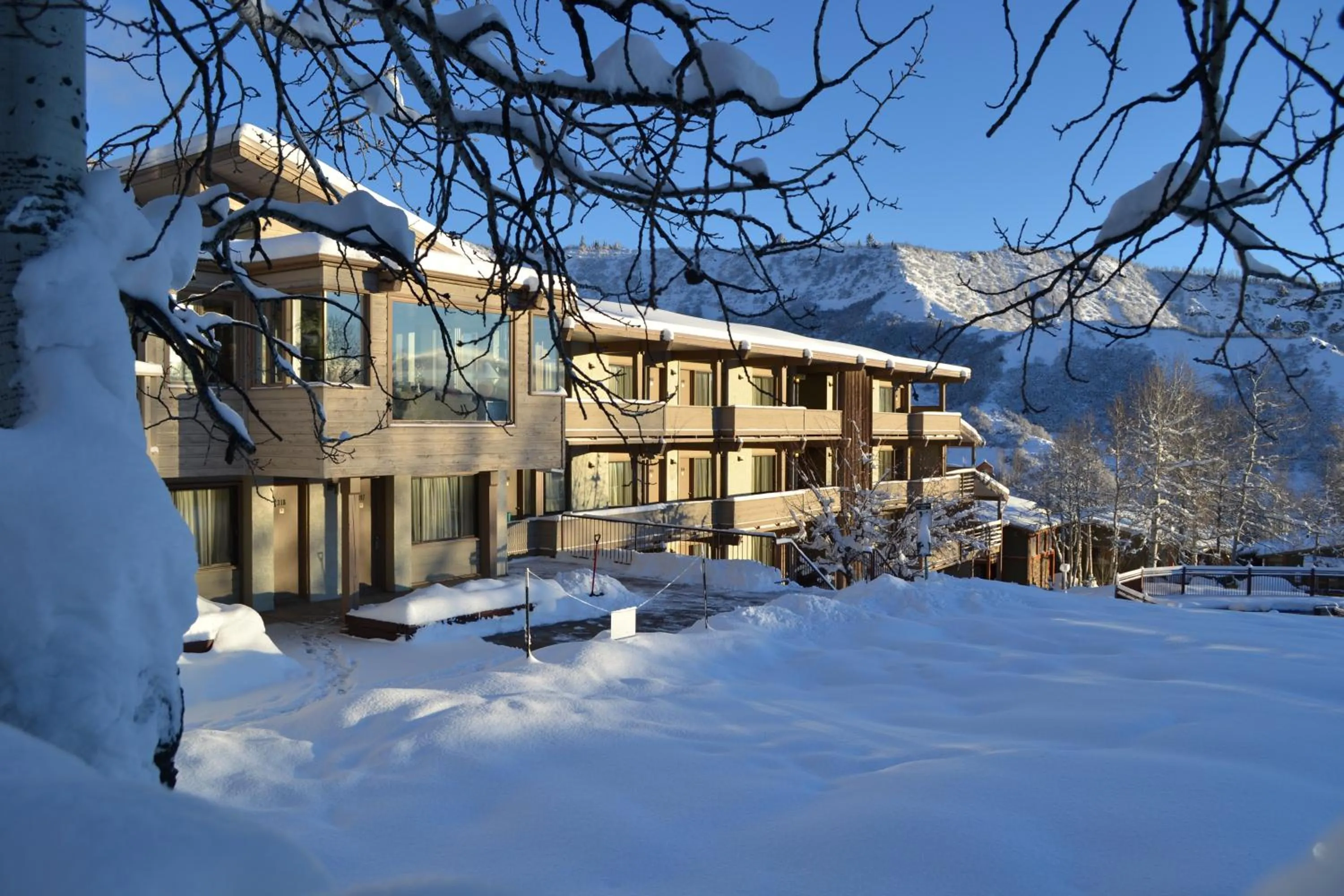 Facade/entrance in Pokolodi Lodge