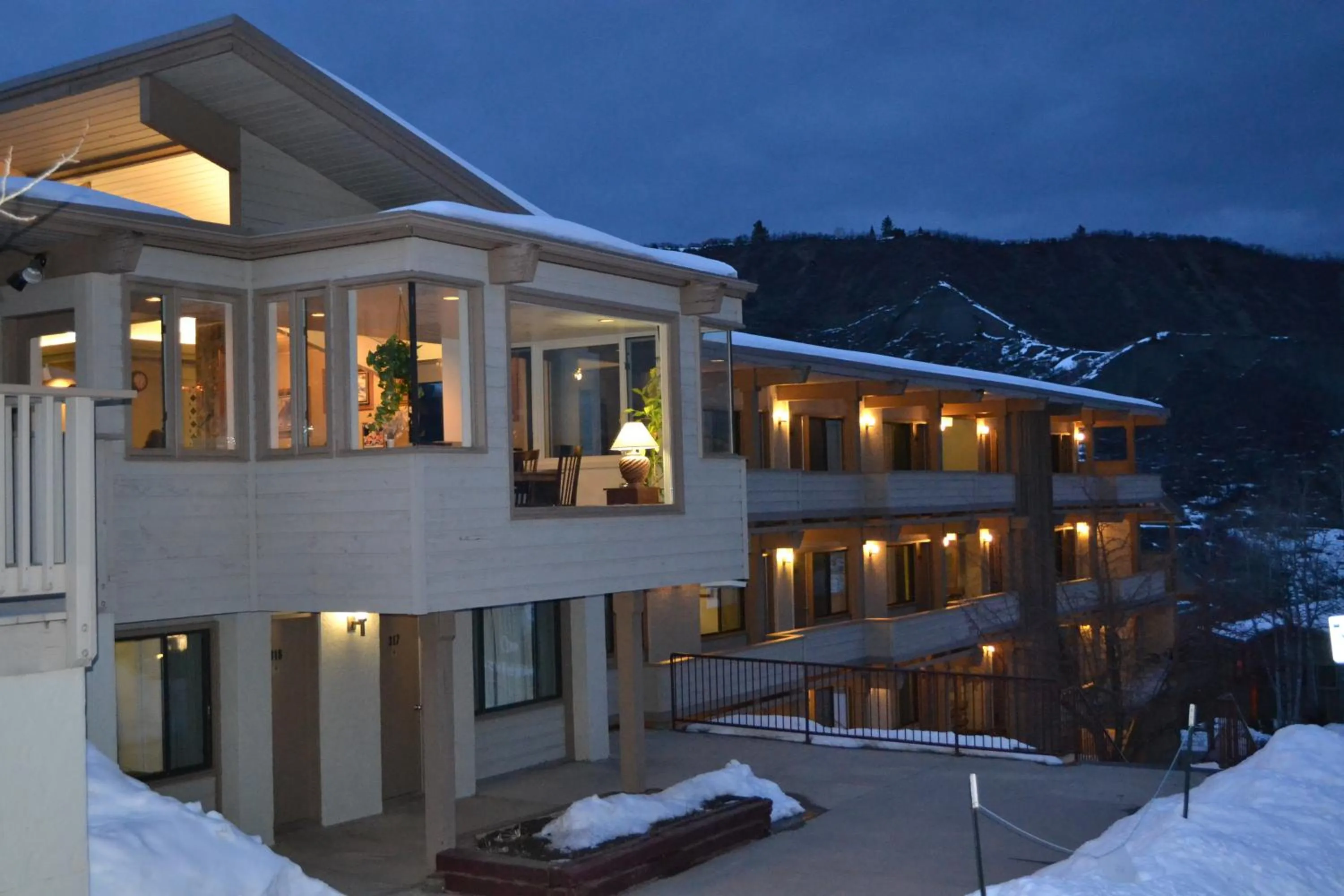 Facade/entrance in Pokolodi Lodge