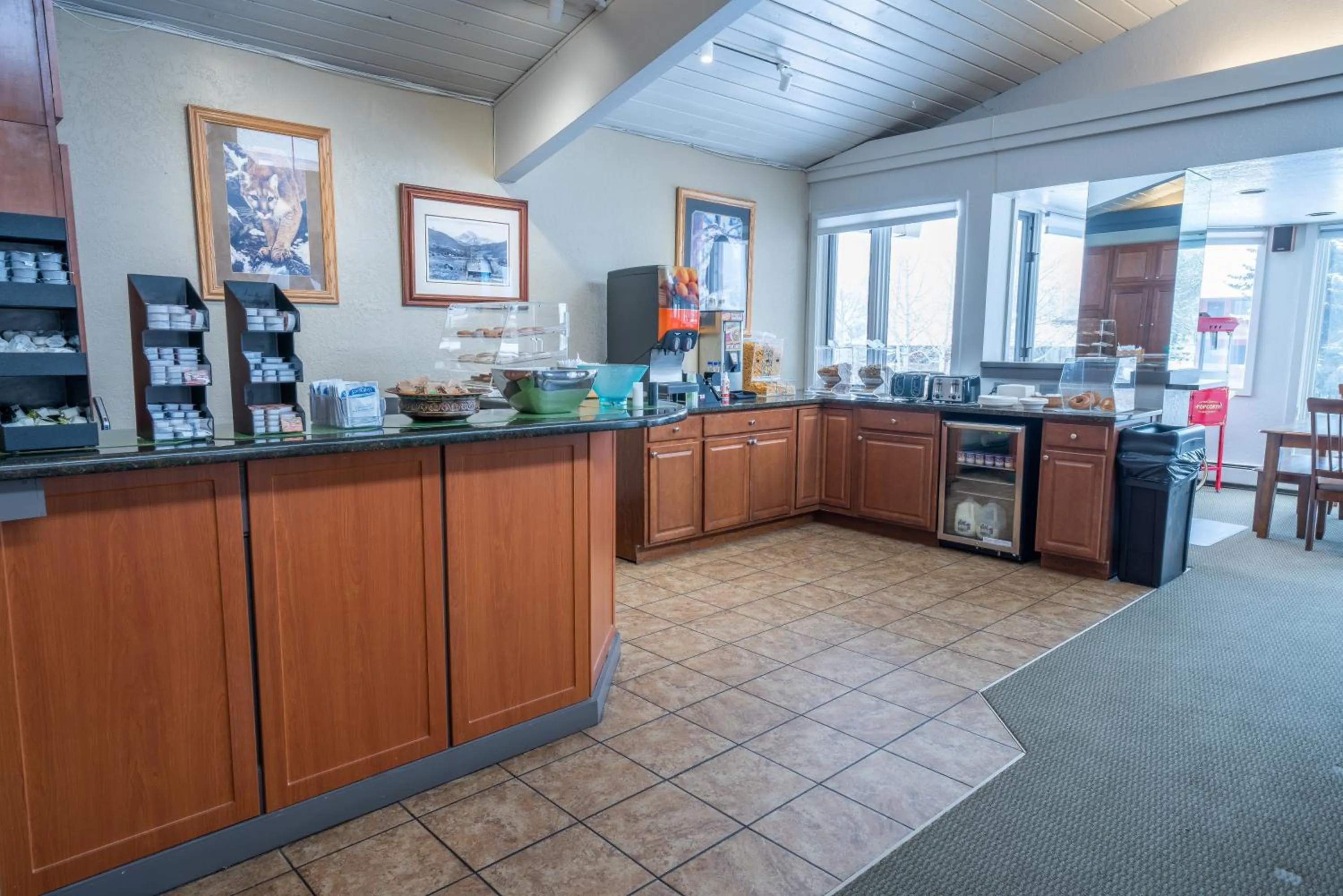 Food in Pokolodi Lodge