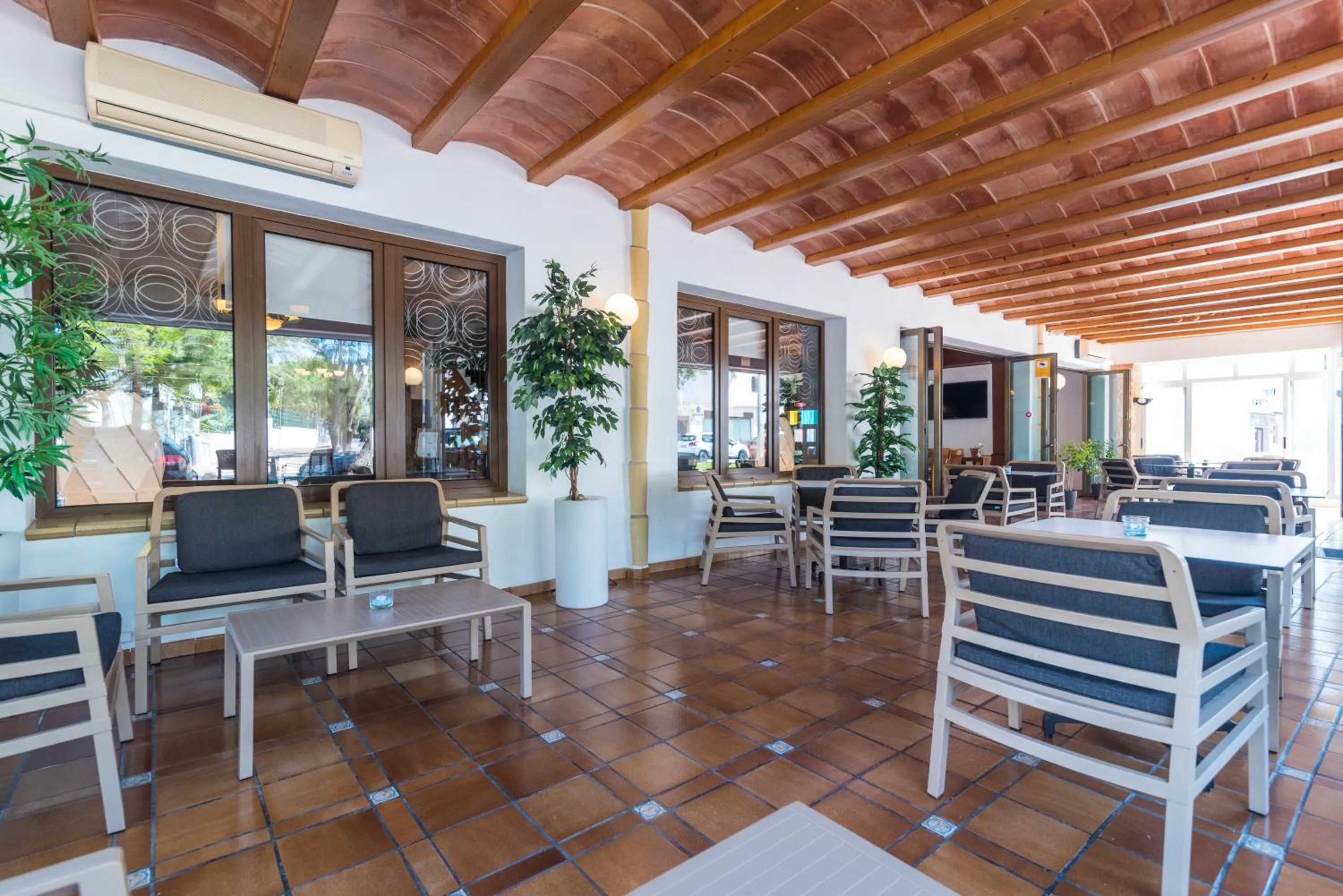 Restaurant/places to eat in Hotel Ses Puntetes