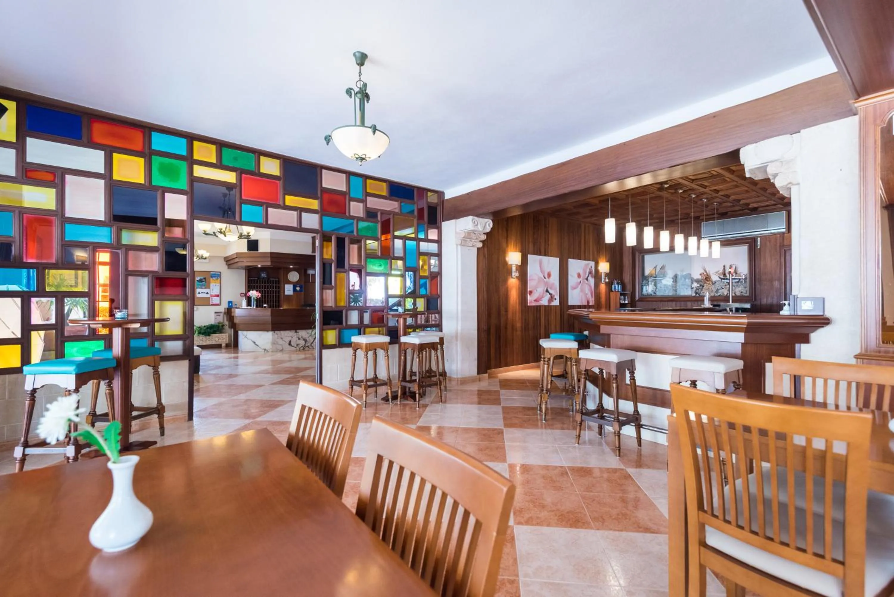 Restaurant/places to eat in Hotel Ses Puntetes