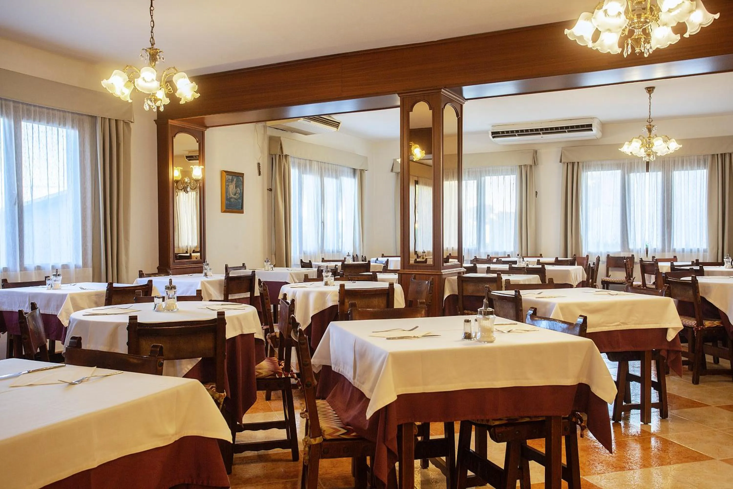 Restaurant/places to eat in Hotel Ses Puntetes
