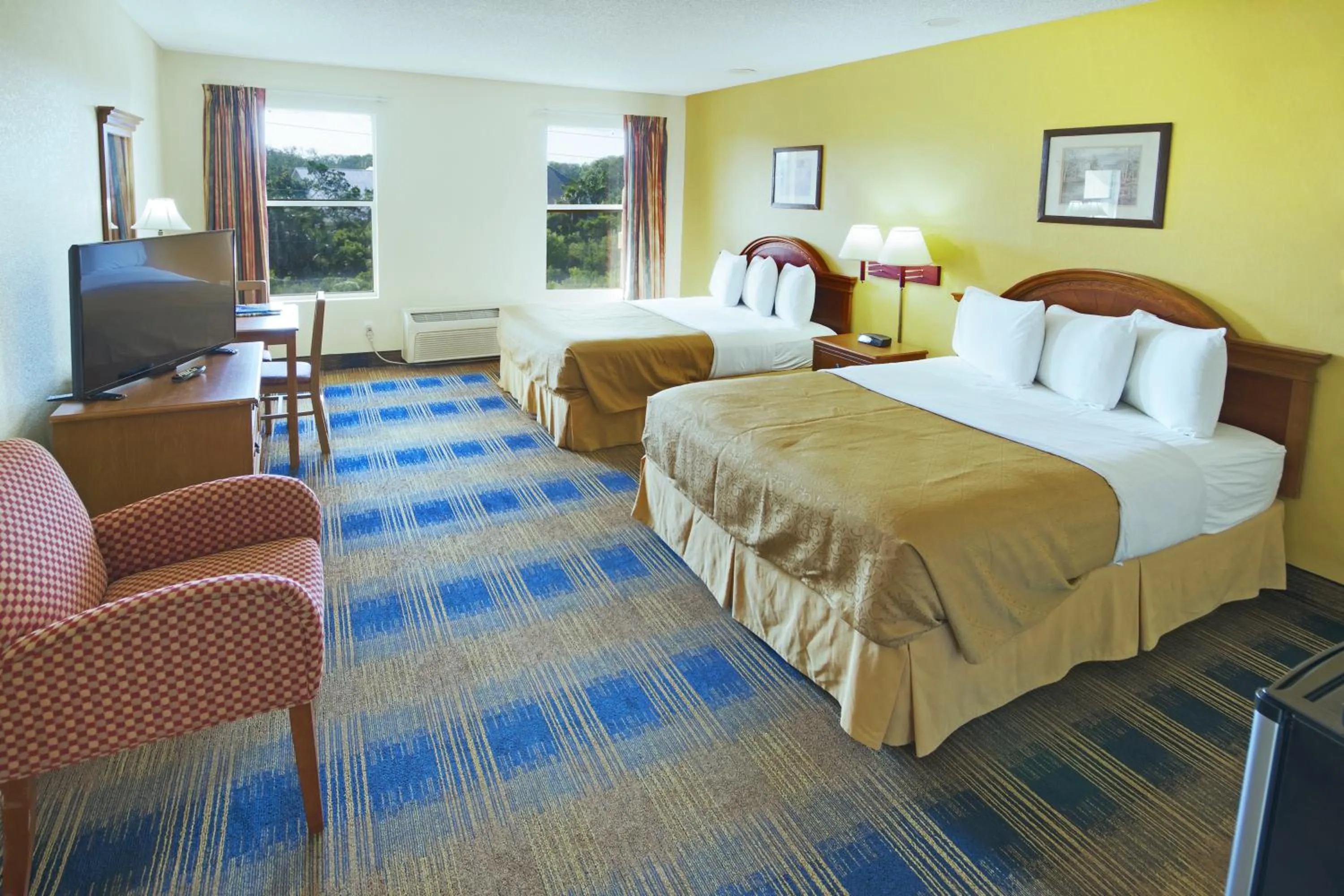 Photo of the whole room, Bed in St. Augustine Island Inn