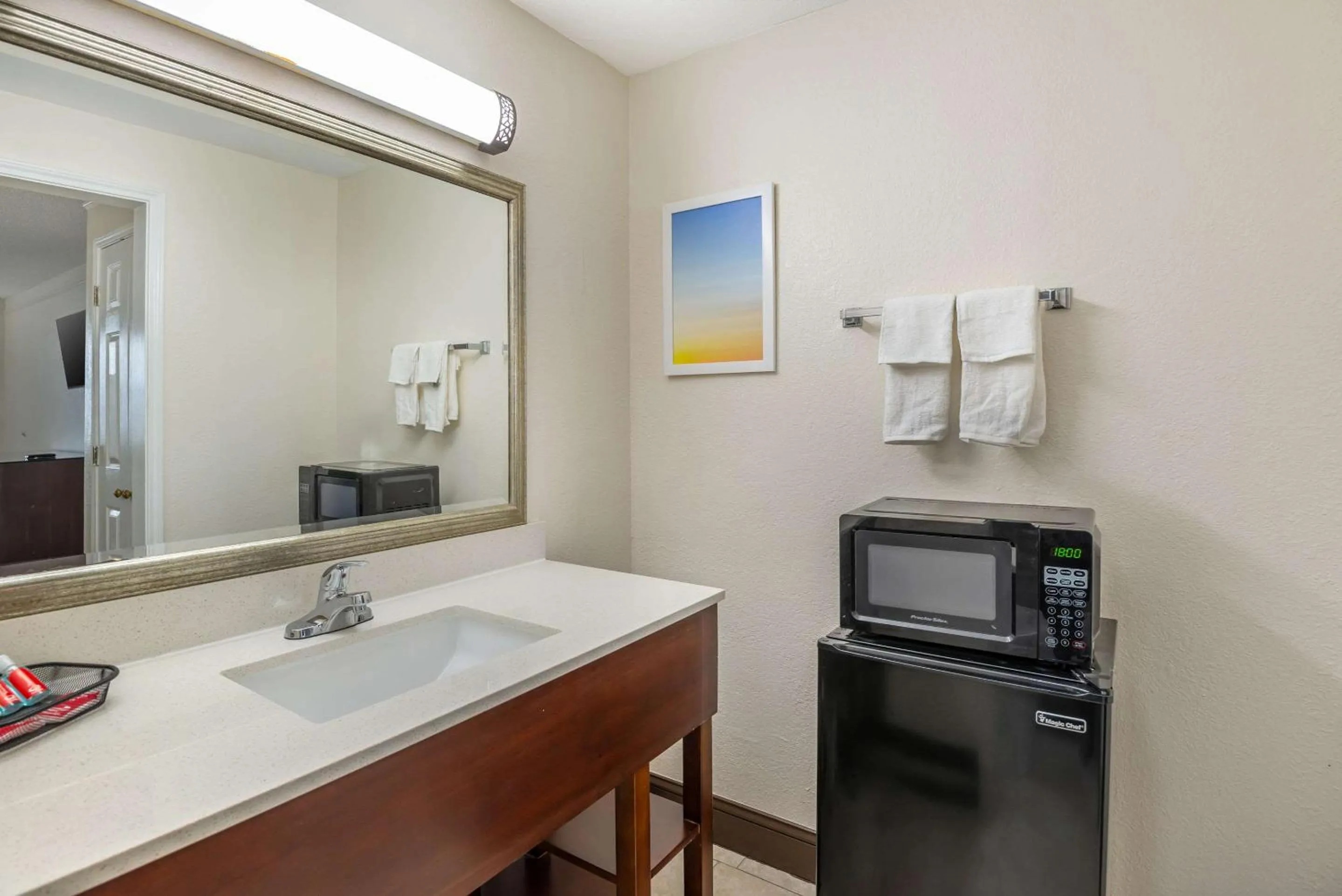 Bedroom in Econo Lodge Richmond-North Chesterfield