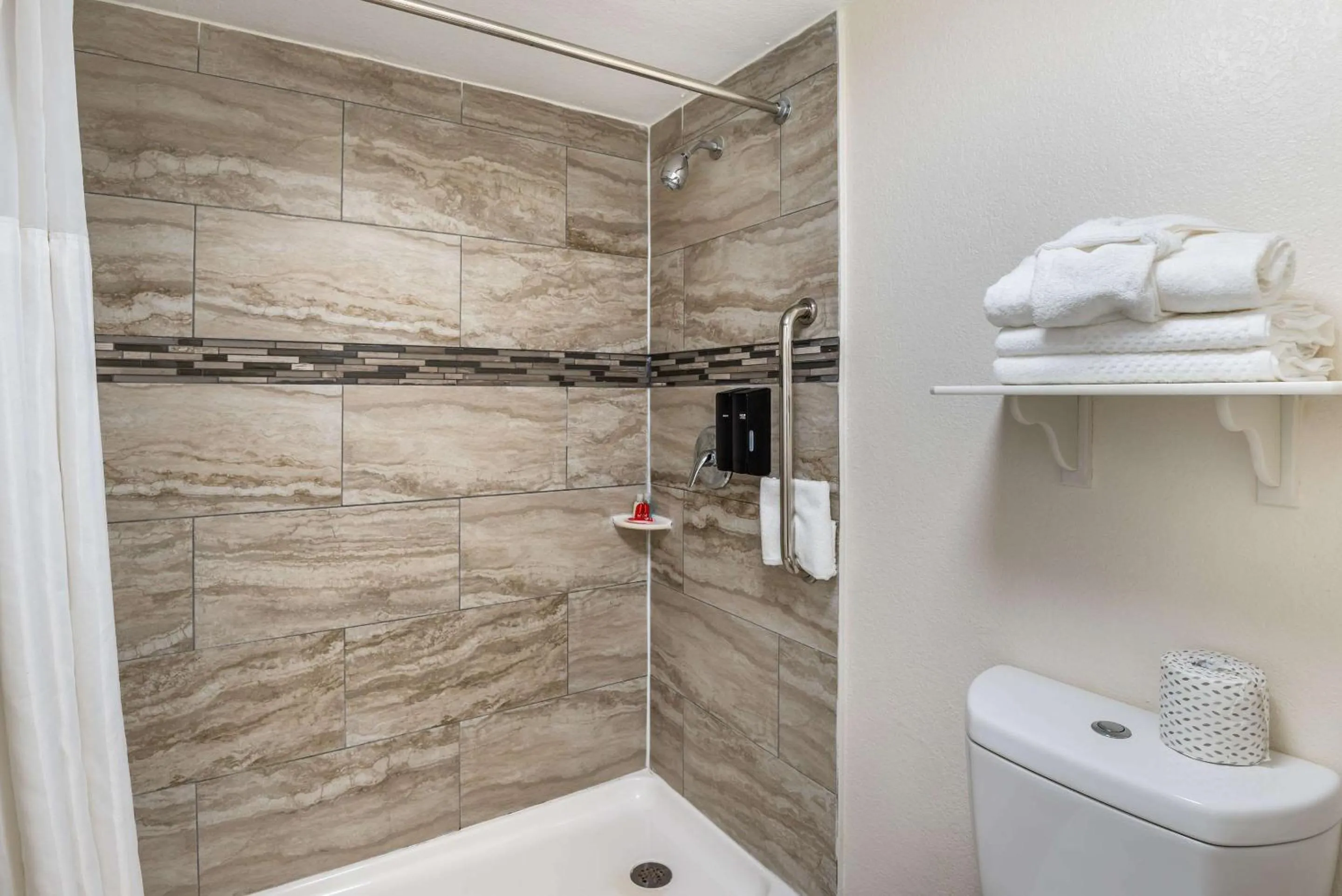 Bedroom in Econo Lodge Richmond-North Chesterfield