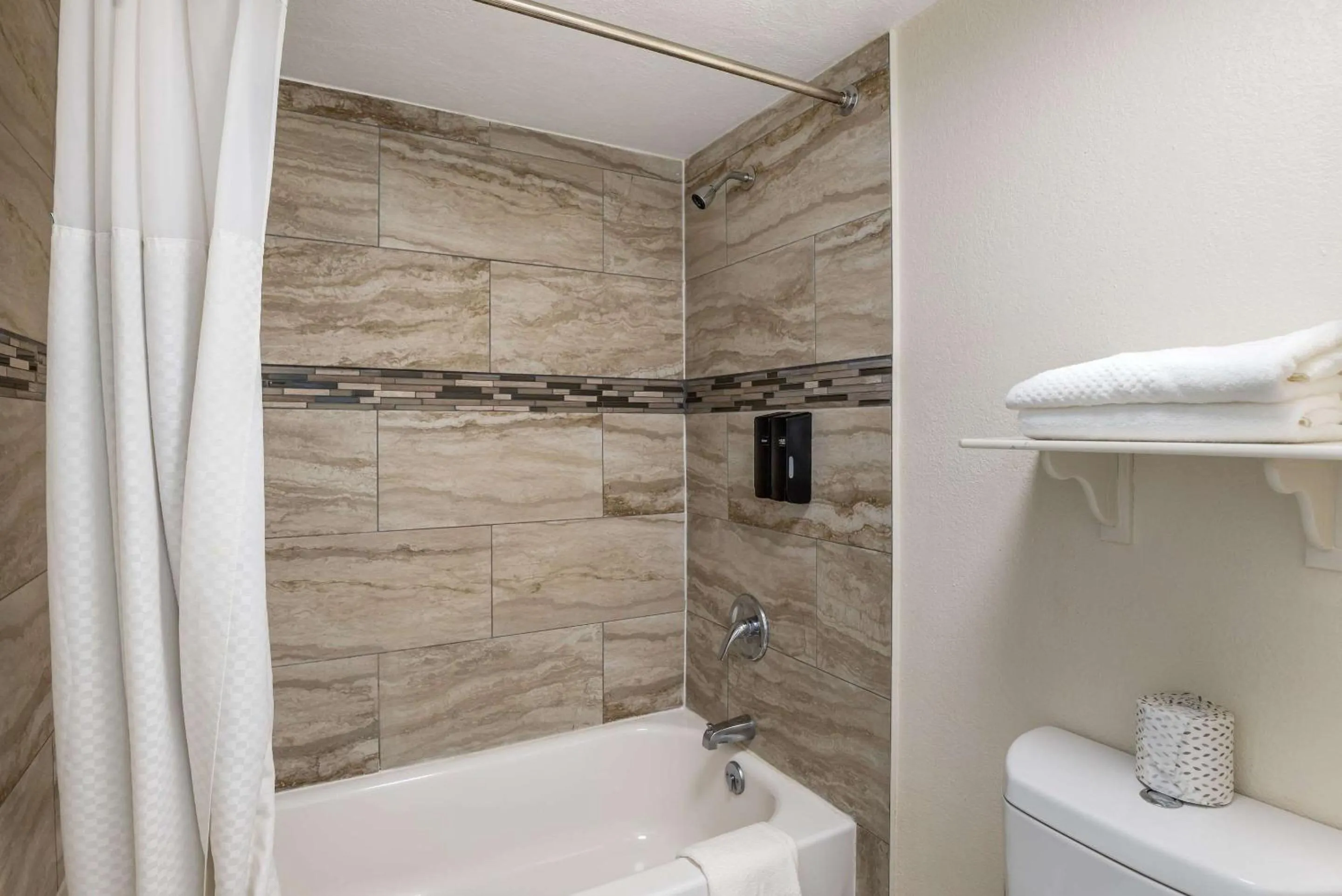 Bedroom in Econo Lodge Richmond-North Chesterfield