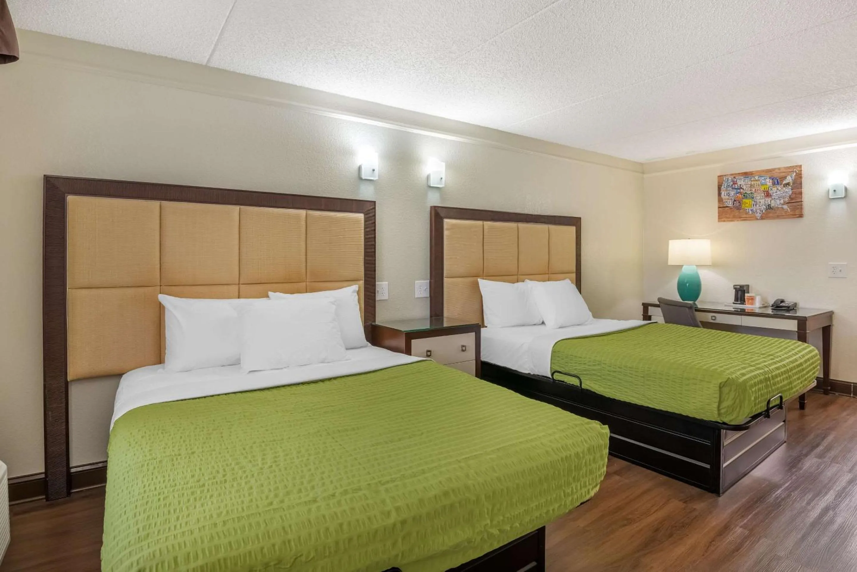 Bedroom, Bed in Econo Lodge Richmond-North Chesterfield
