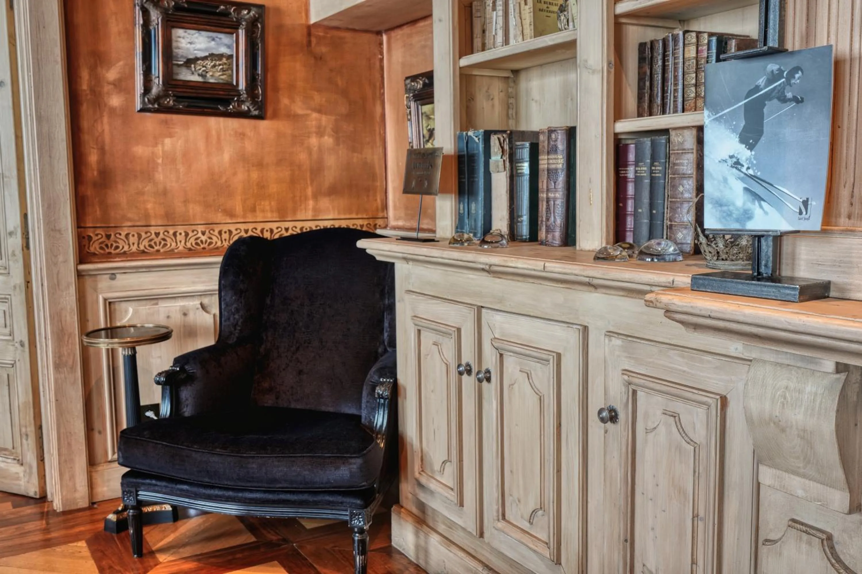 Seating area in Le Saint Joseph