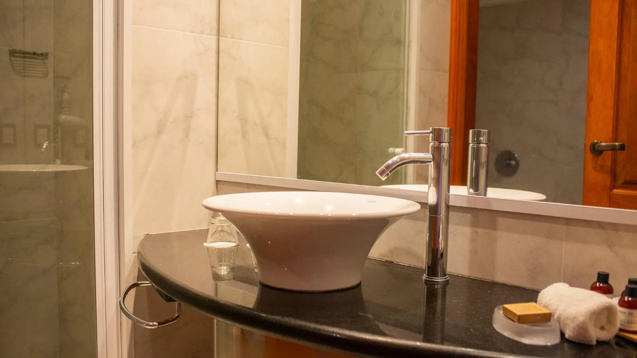 Alma Del Lago Suites & Spa