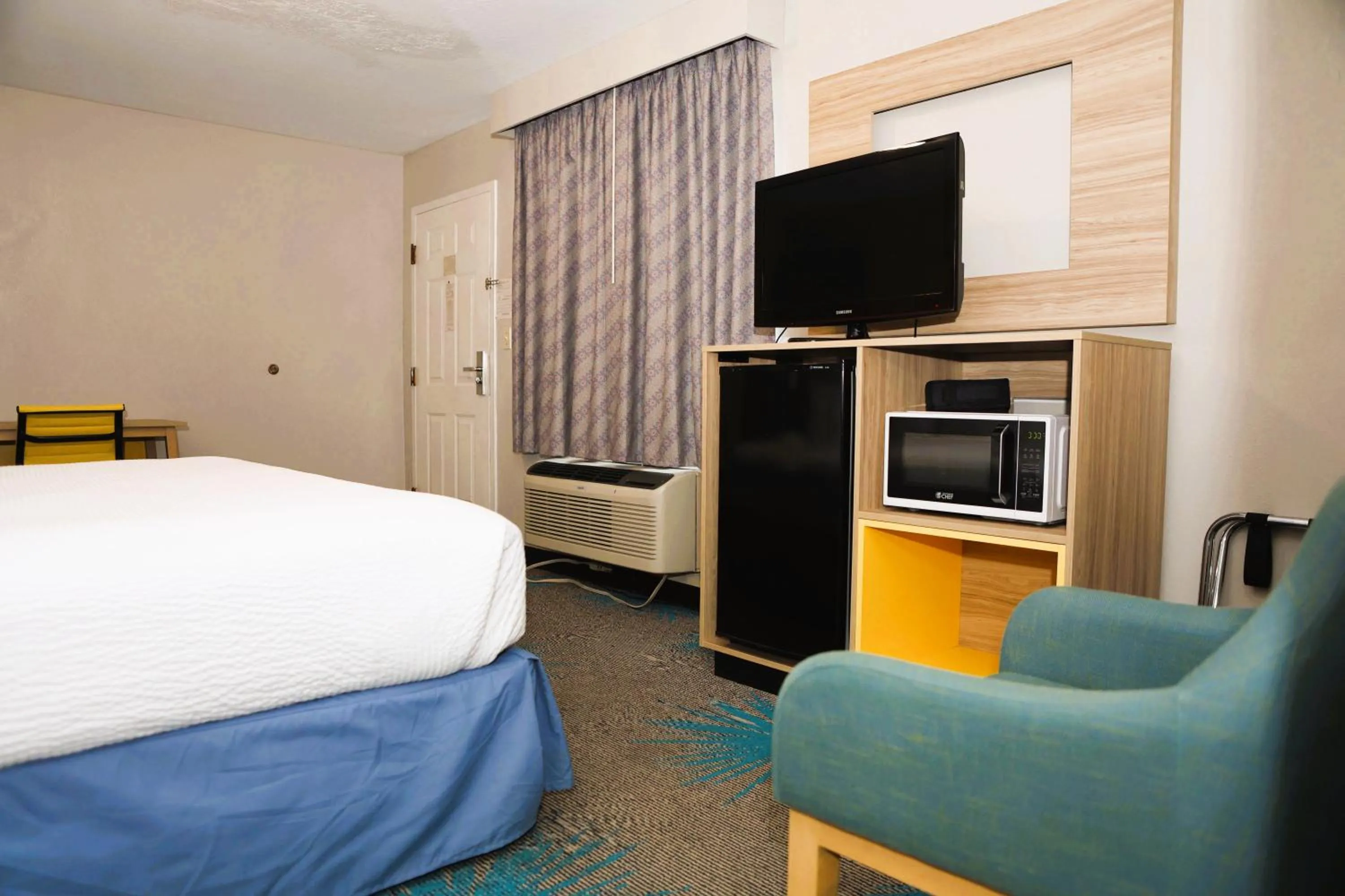 Bedroom, Bed in Days Inn by Wyndham East Albuquerque