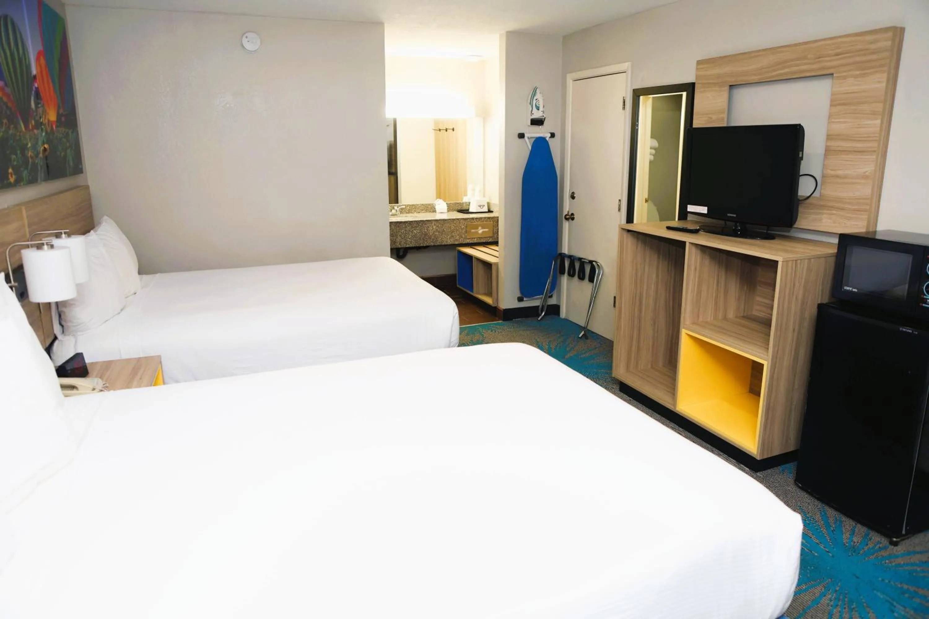 Photo of the whole room, Bed in Days Inn by Wyndham East Albuquerque