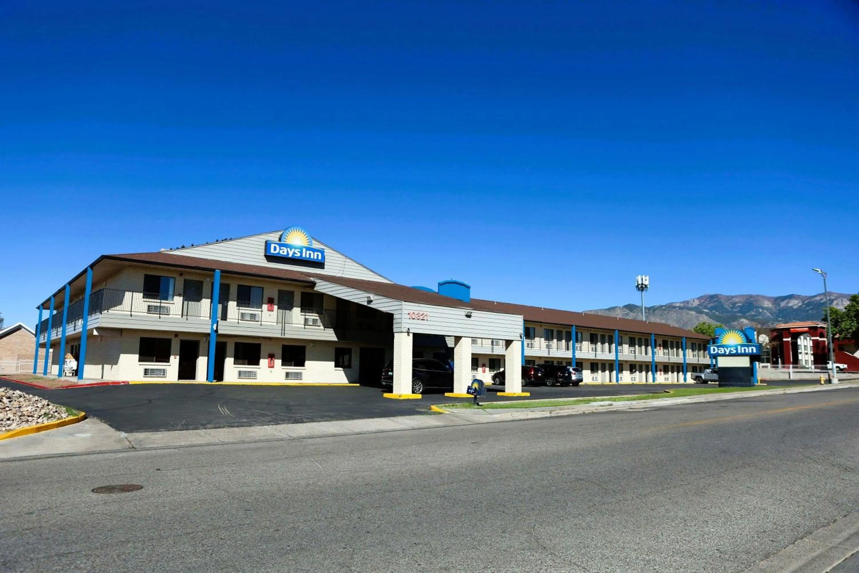 Property building in Days Inn by Wyndham East Albuquerque 'Newly Renovated'