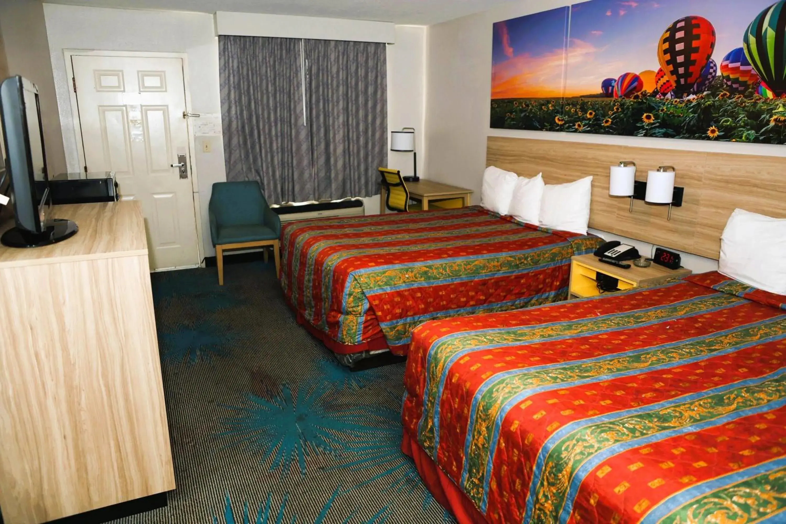 Queen Room with Two Queen Beds - Smoking in Days Inn by Wyndham East Albuquerque Queen Room with Two Queen Beds - Smoking in Days Inn by Wyndham East Albuquerque