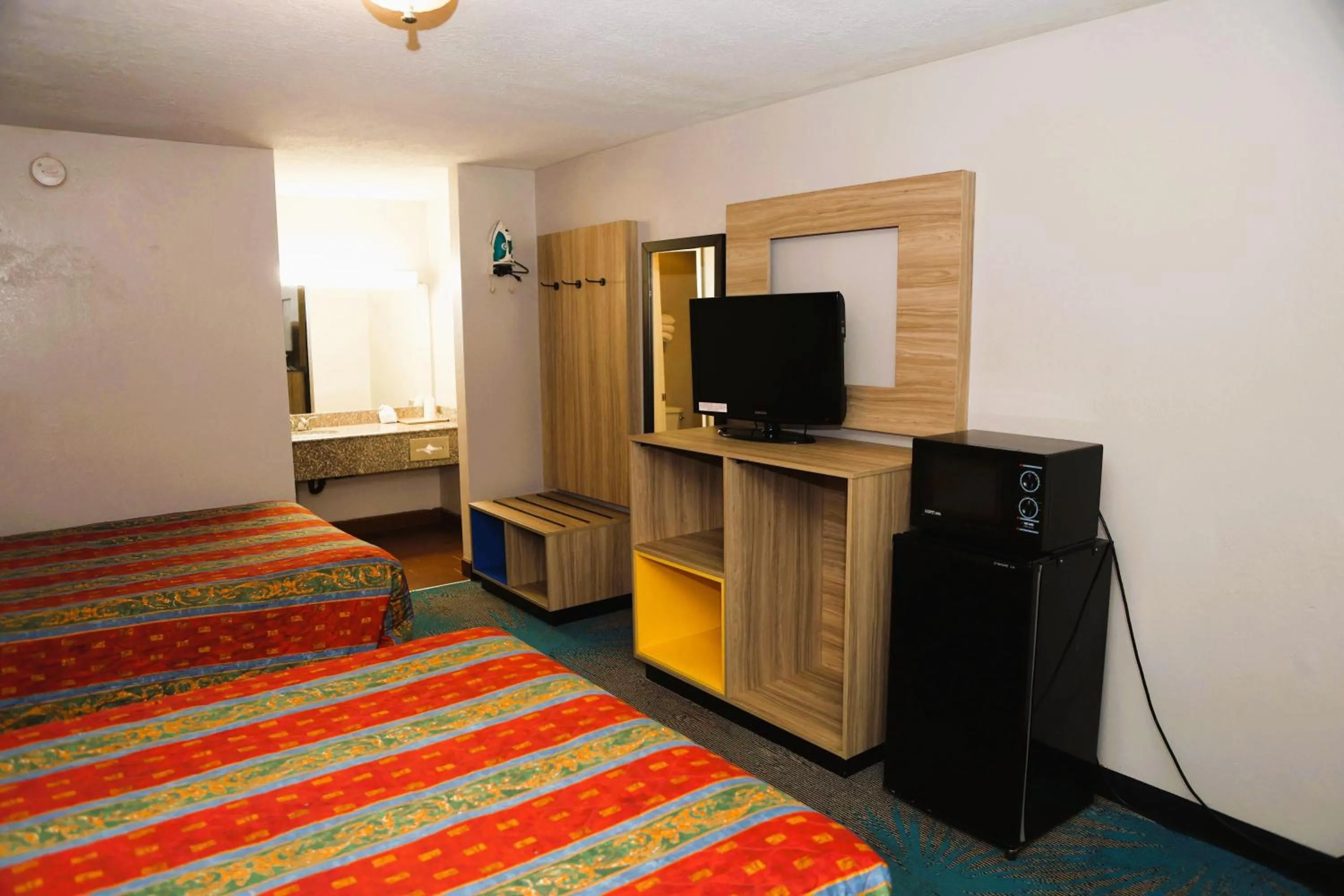 Photo of the whole room, Bed in Days Inn by Wyndham East Albuquerque