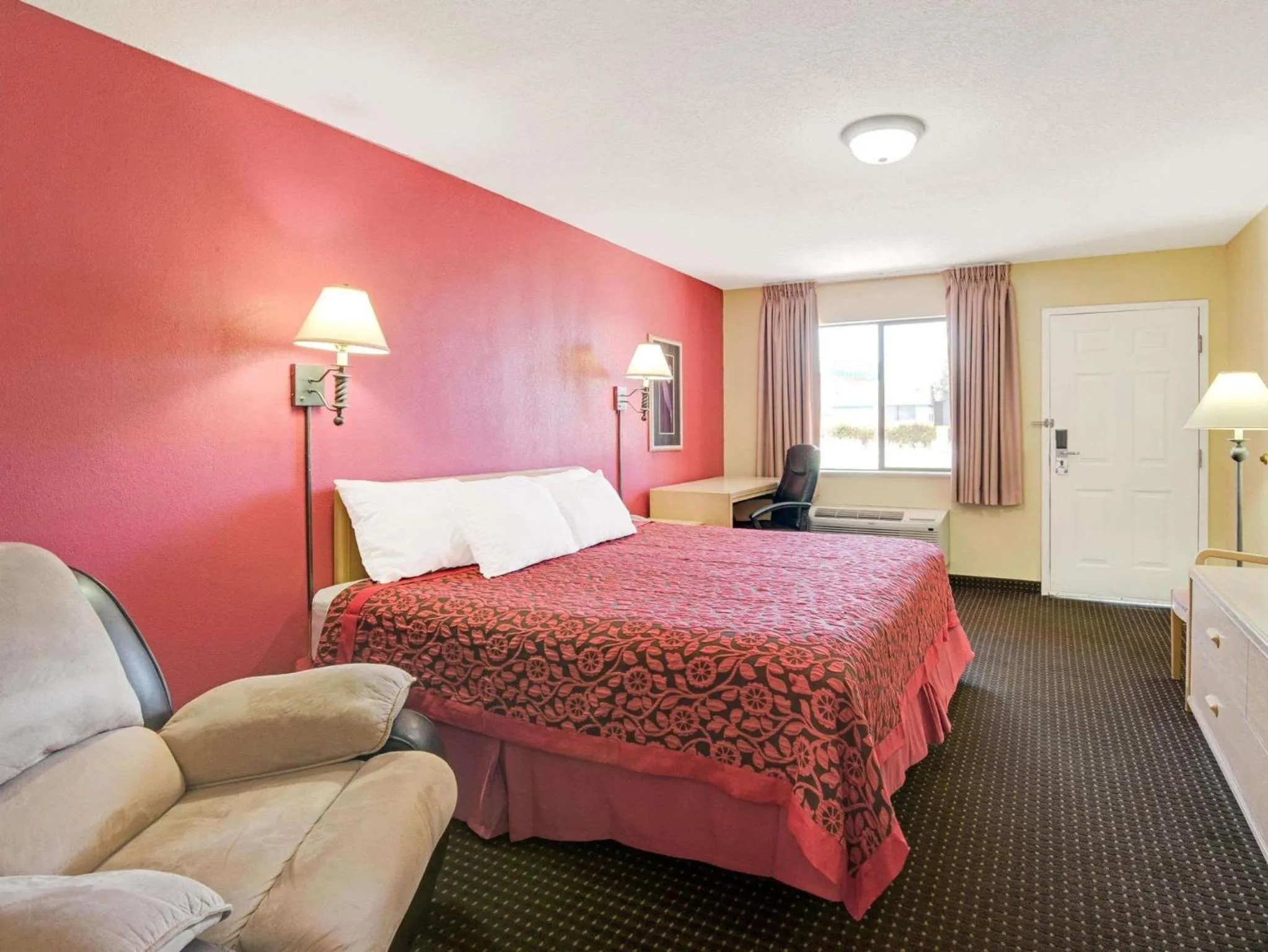 Photo of the whole room, Bed in Days Inn by Wyndham East Albuquerque