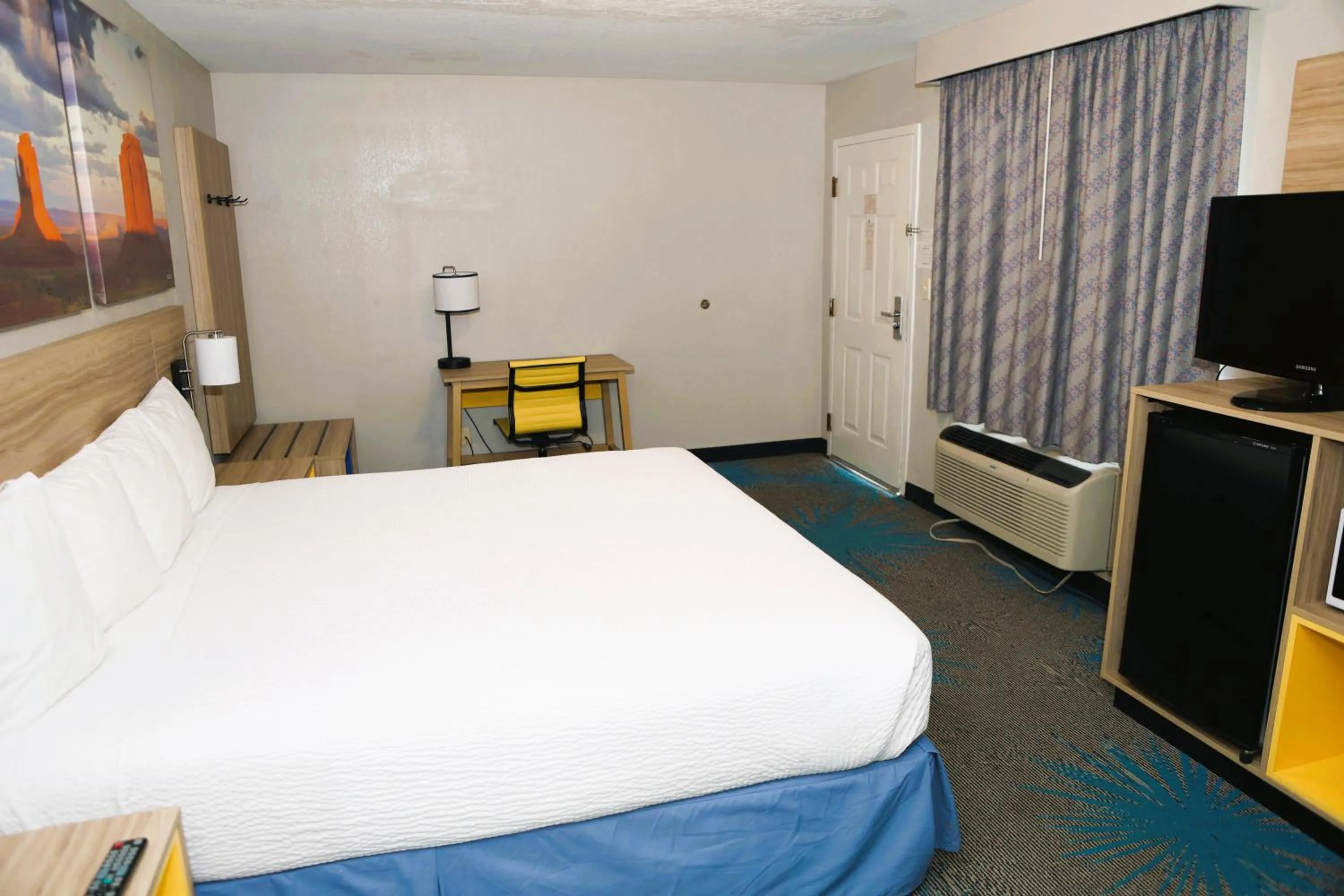 Photo of the whole room, Bed in Days Inn by Wyndham East Albuquerque