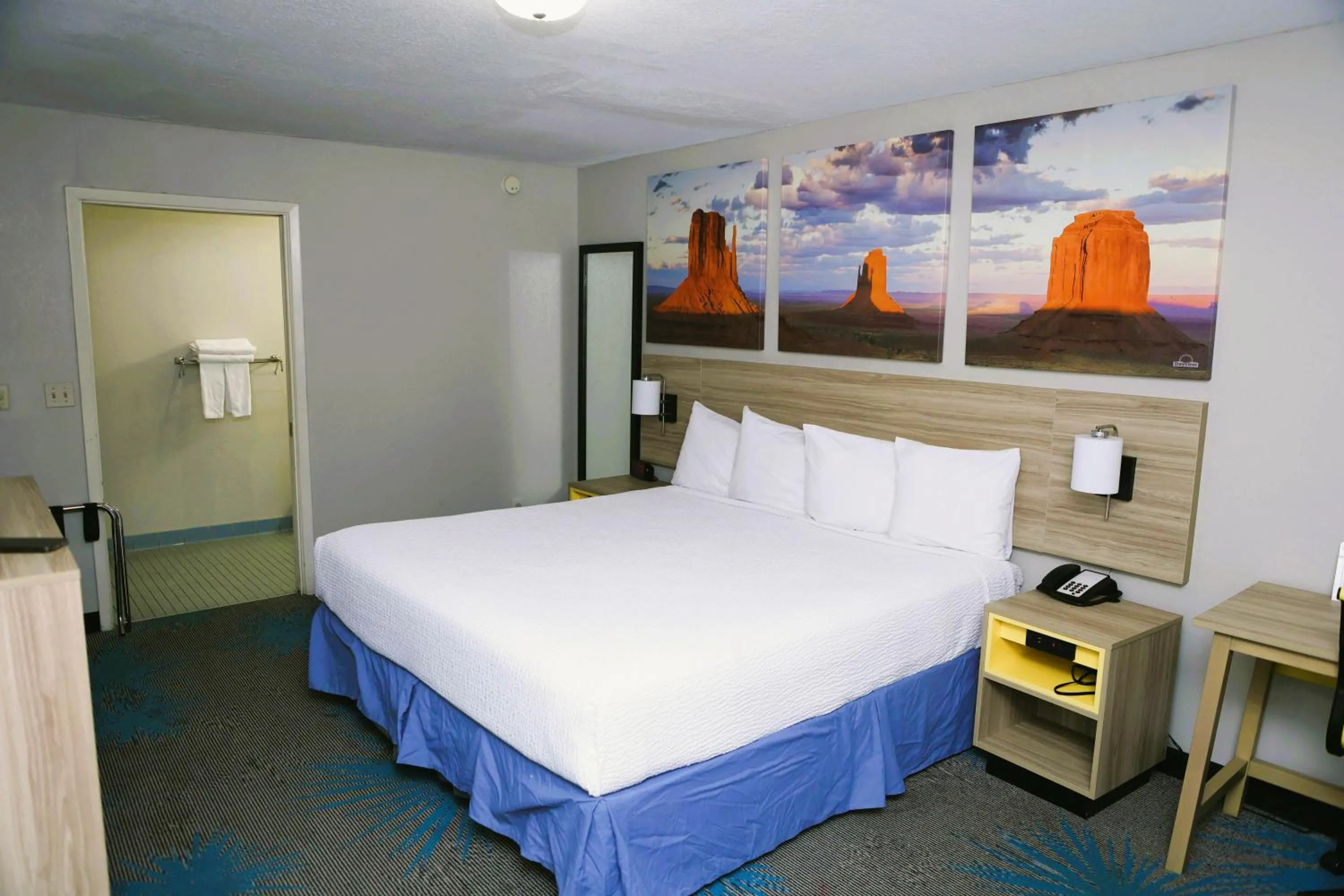 Photo of the whole room, Bed in Days Inn by Wyndham East Albuquerque
