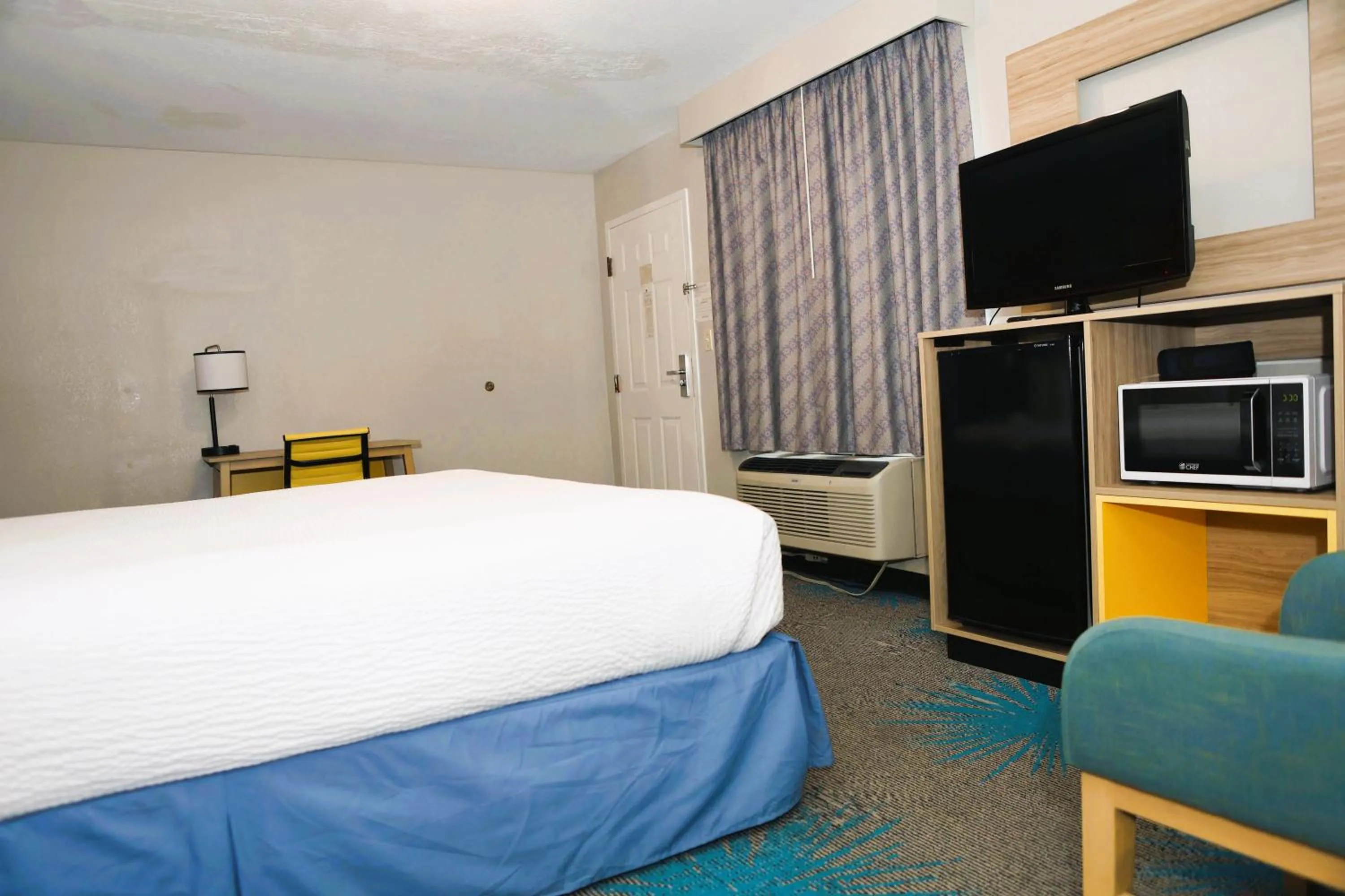 Bedroom, Bed in Days Inn by Wyndham East Albuquerque