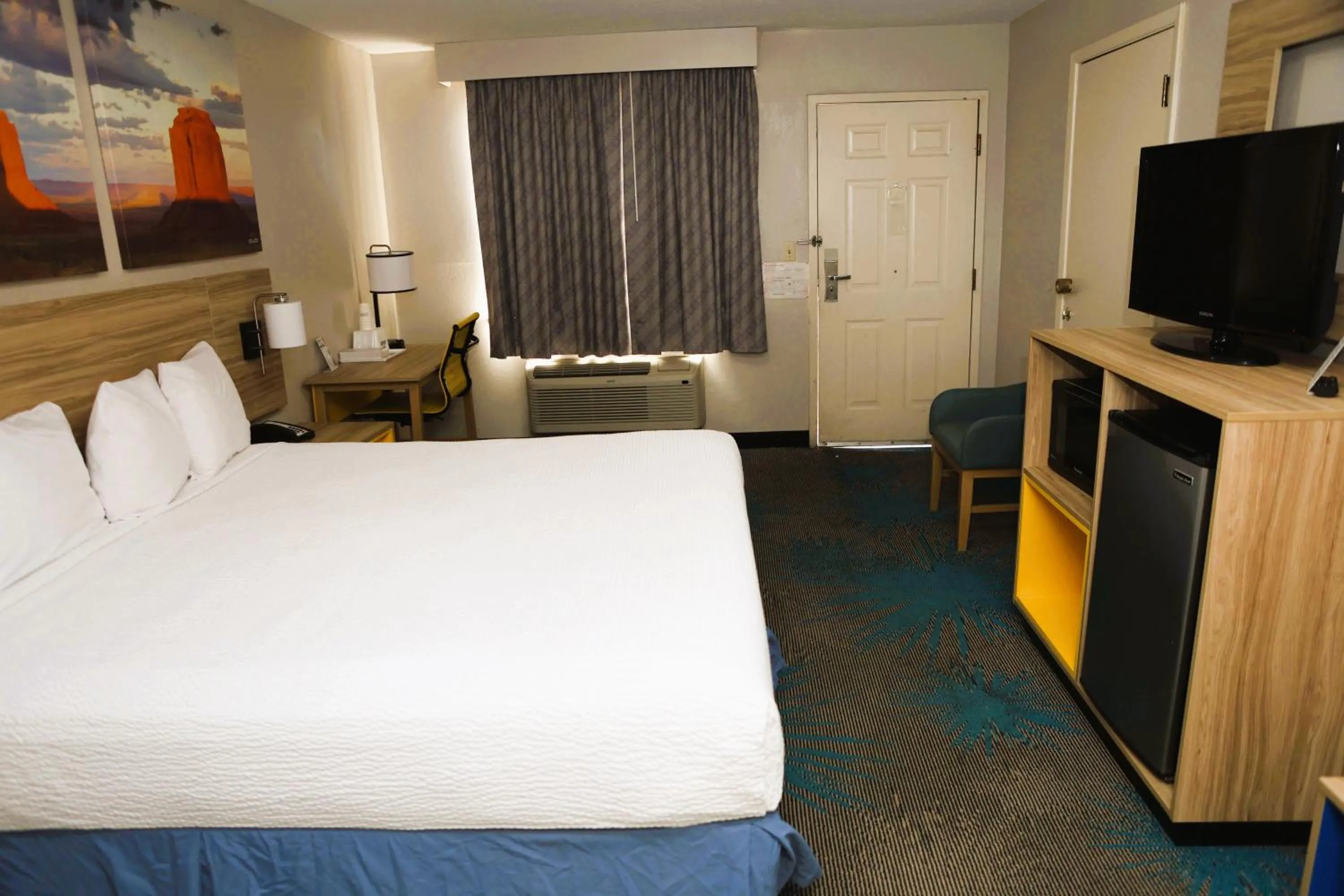 Photo of the whole room, Bed in Days Inn by Wyndham East Albuquerque