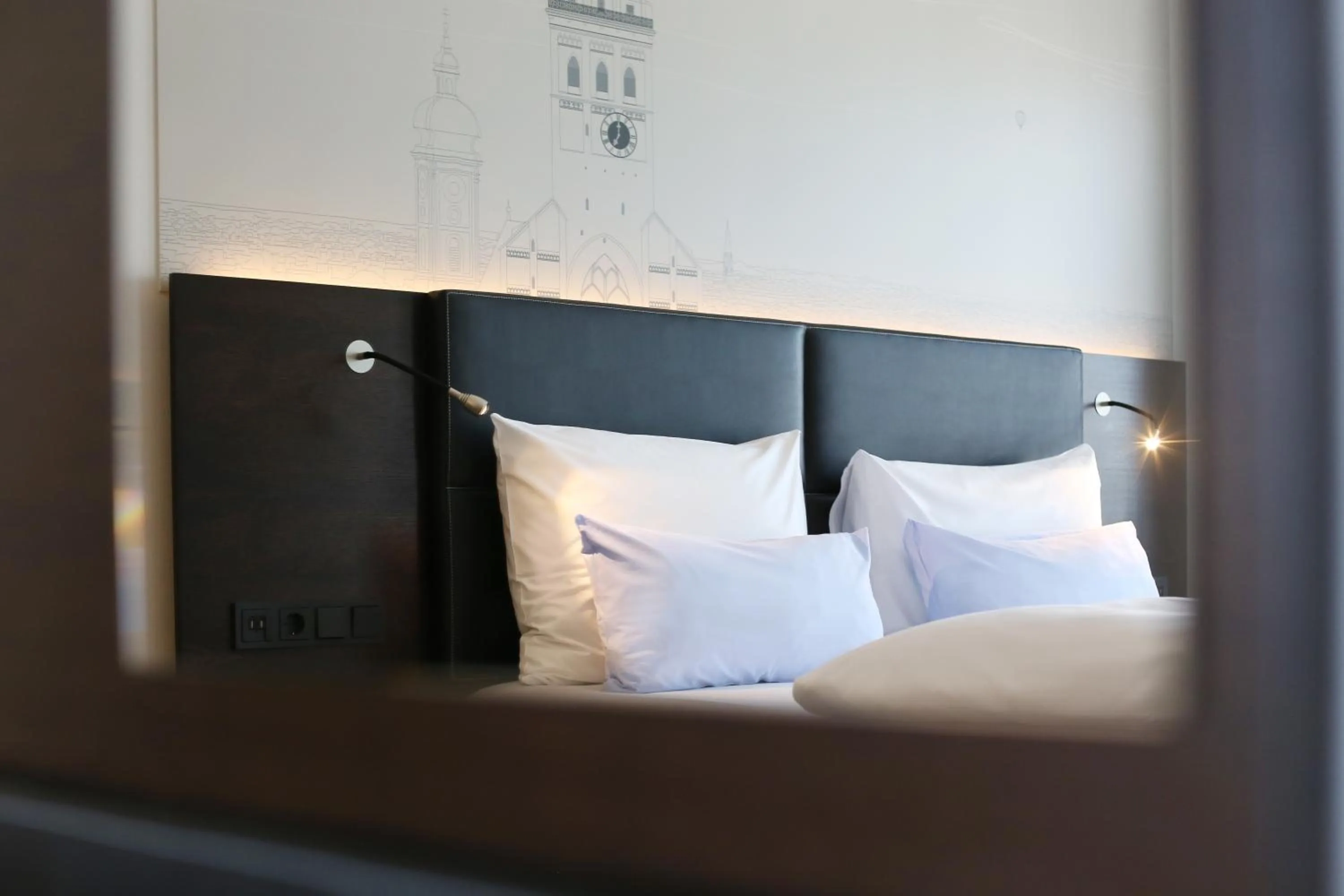 Photo of the whole room, Bed in Schiller 5 Hotel