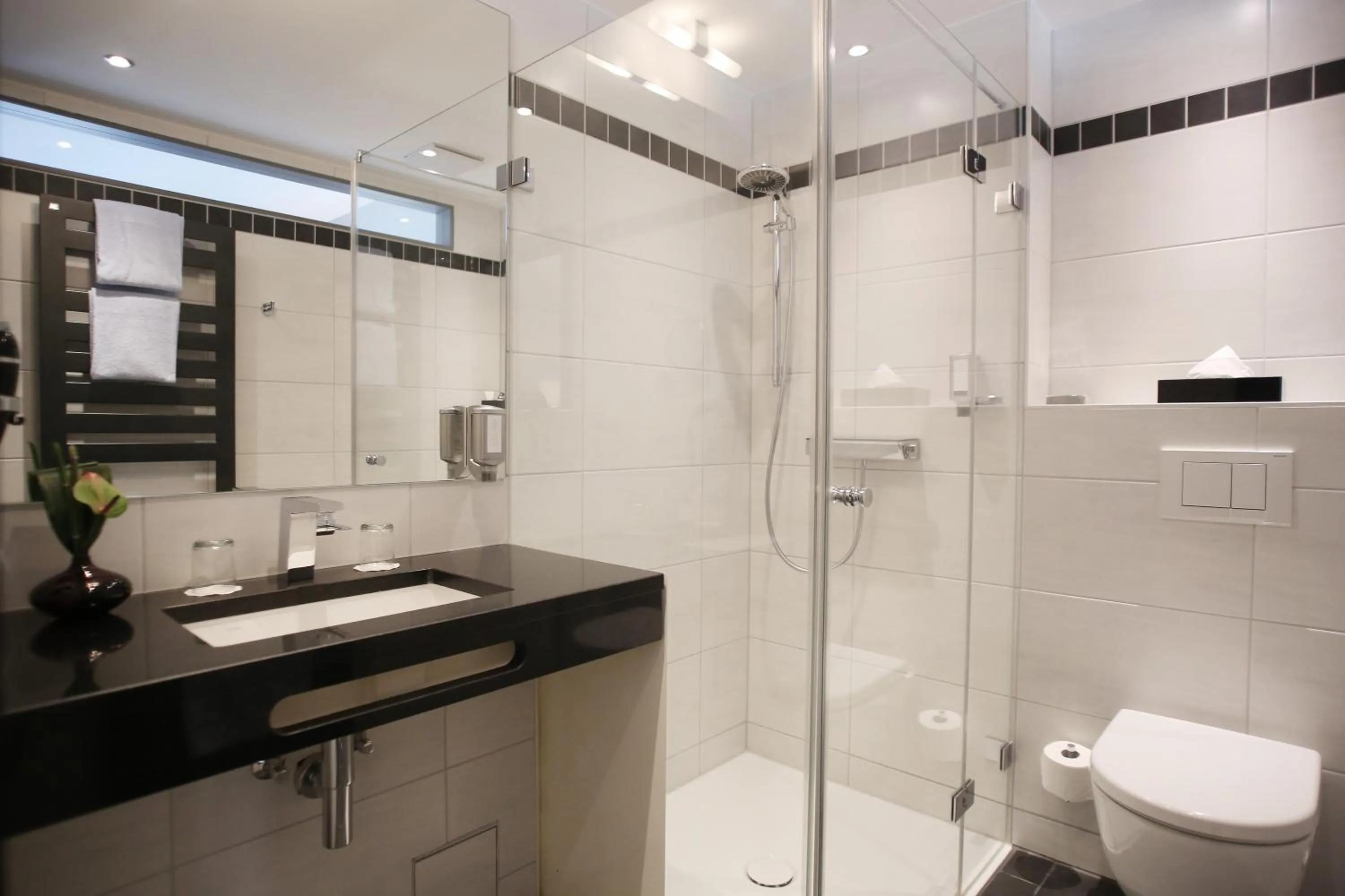 Bathroom in Schiller 5 Hotel