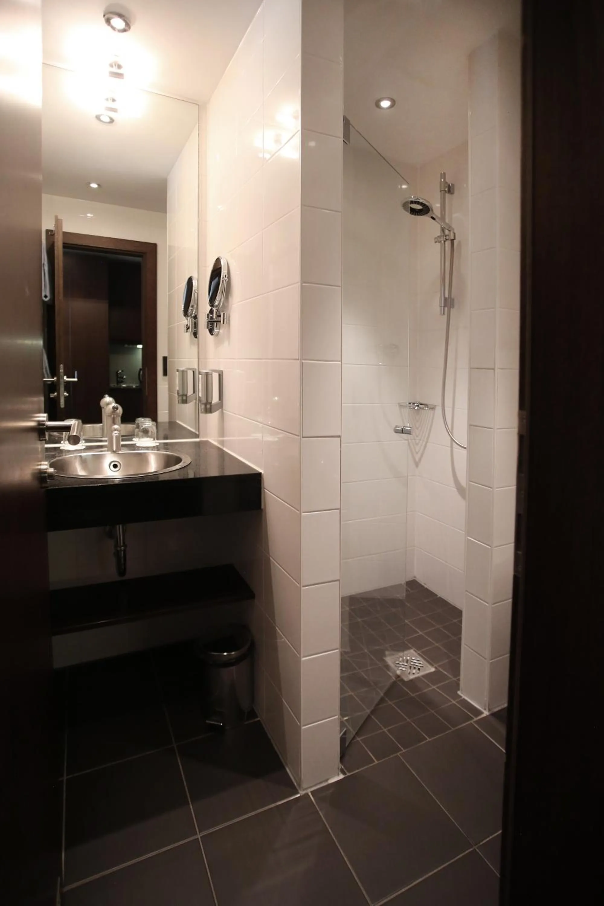 Bathroom in Schiller 5 Hotel