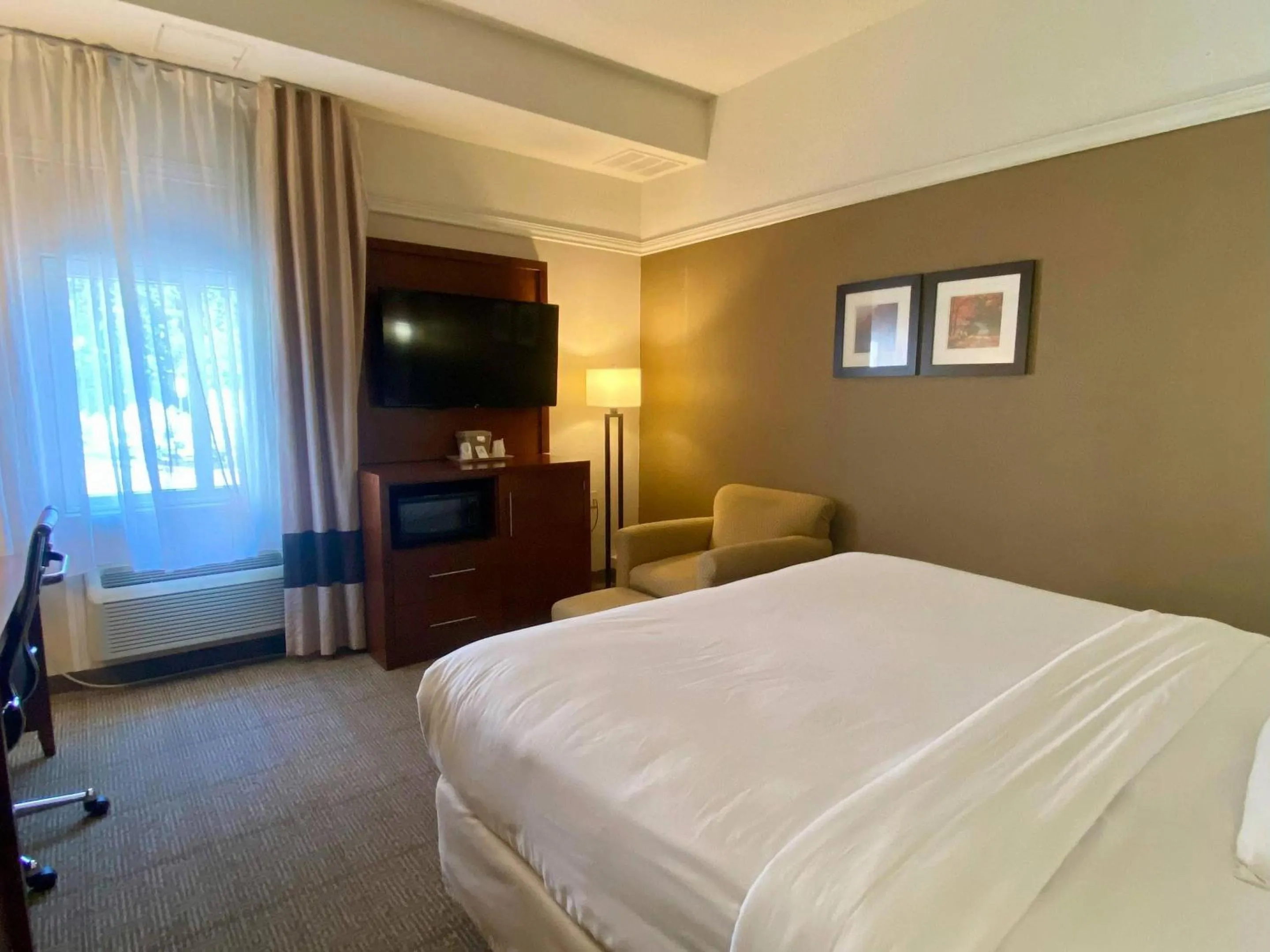 Bedroom, Bed in Comfort Inn Rutland - Killington