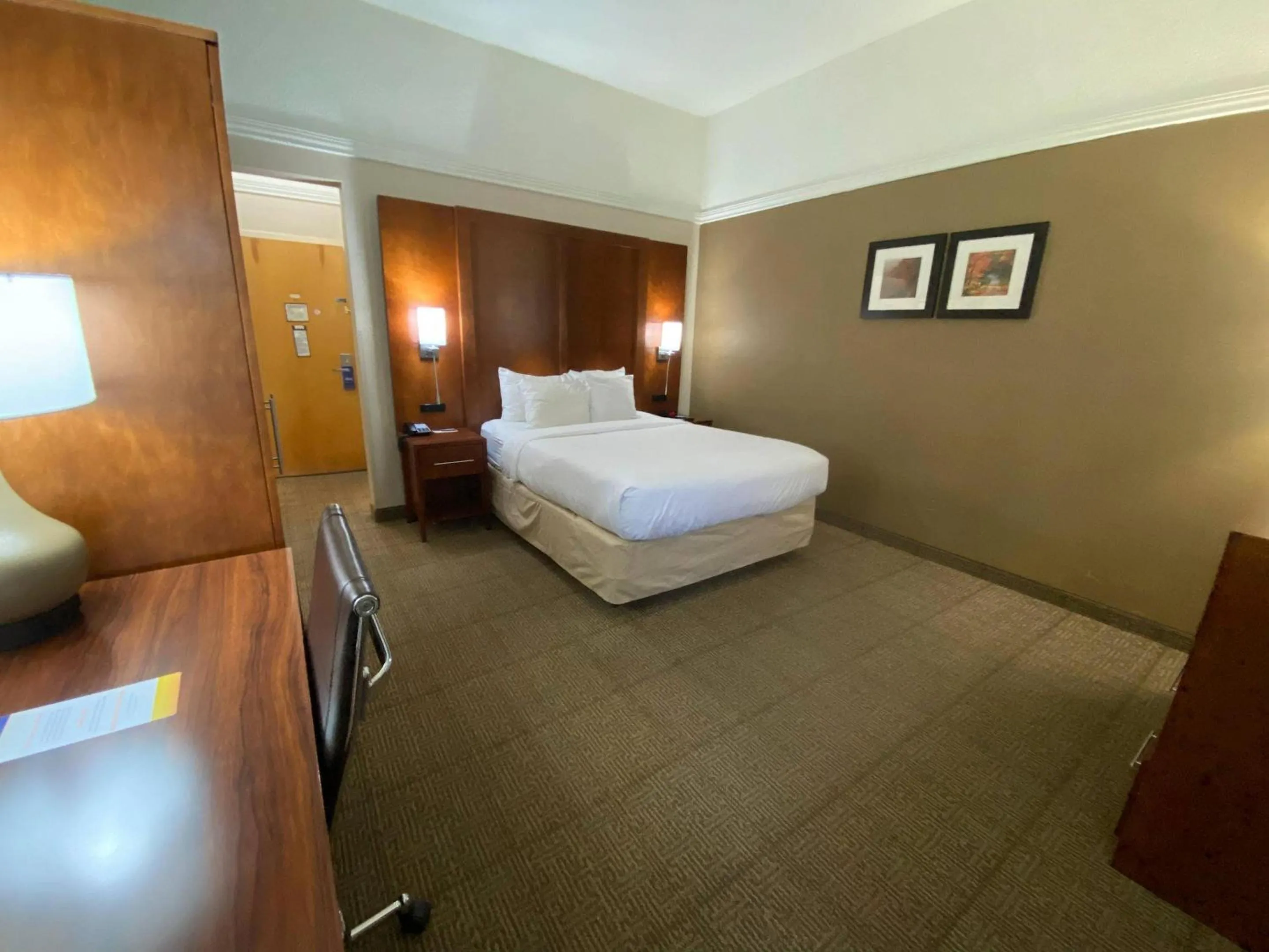 Bedroom, Bed in Comfort Inn Rutland - Killington