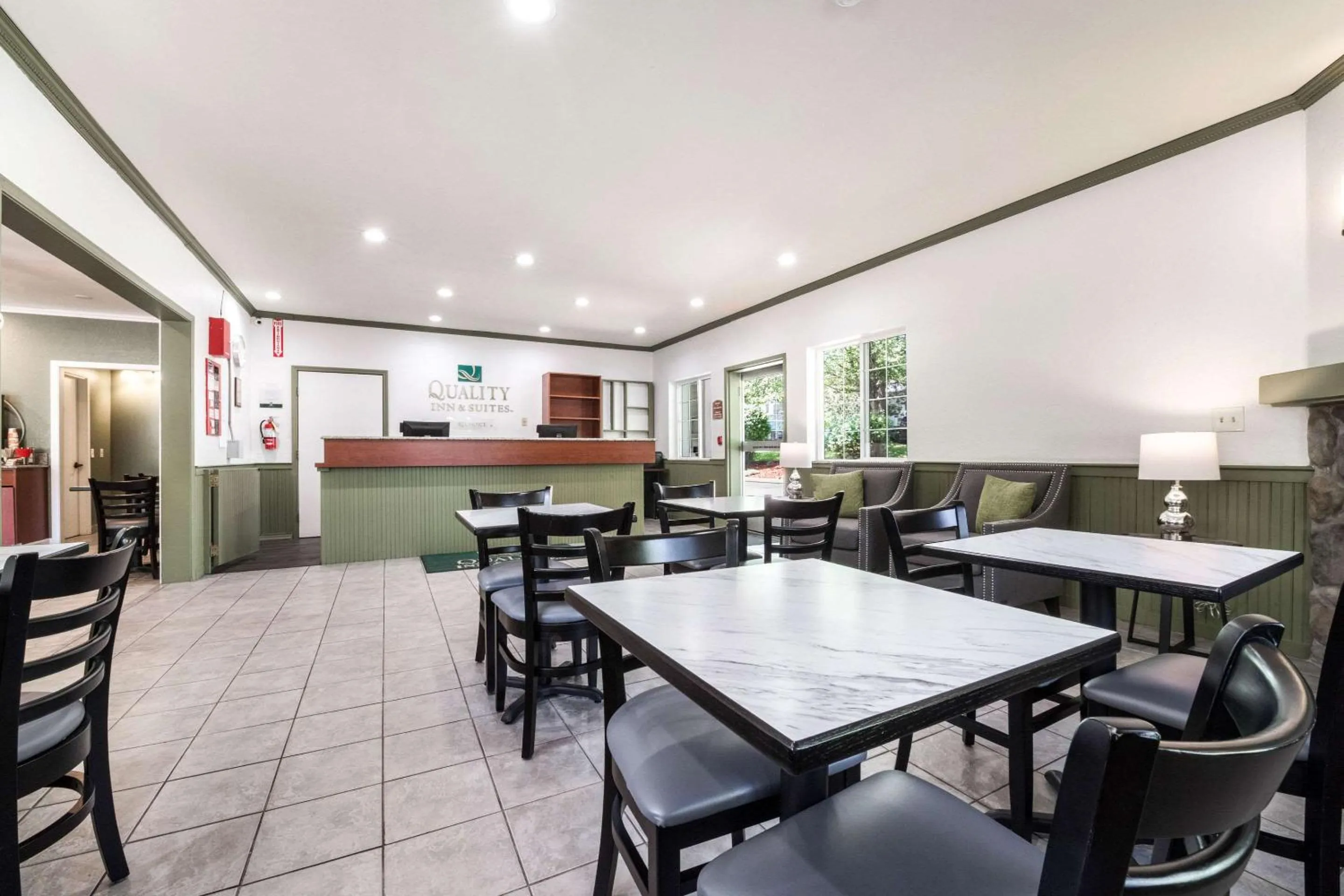 Lobby or reception in Quality Inn & Suites Bainbridge Island