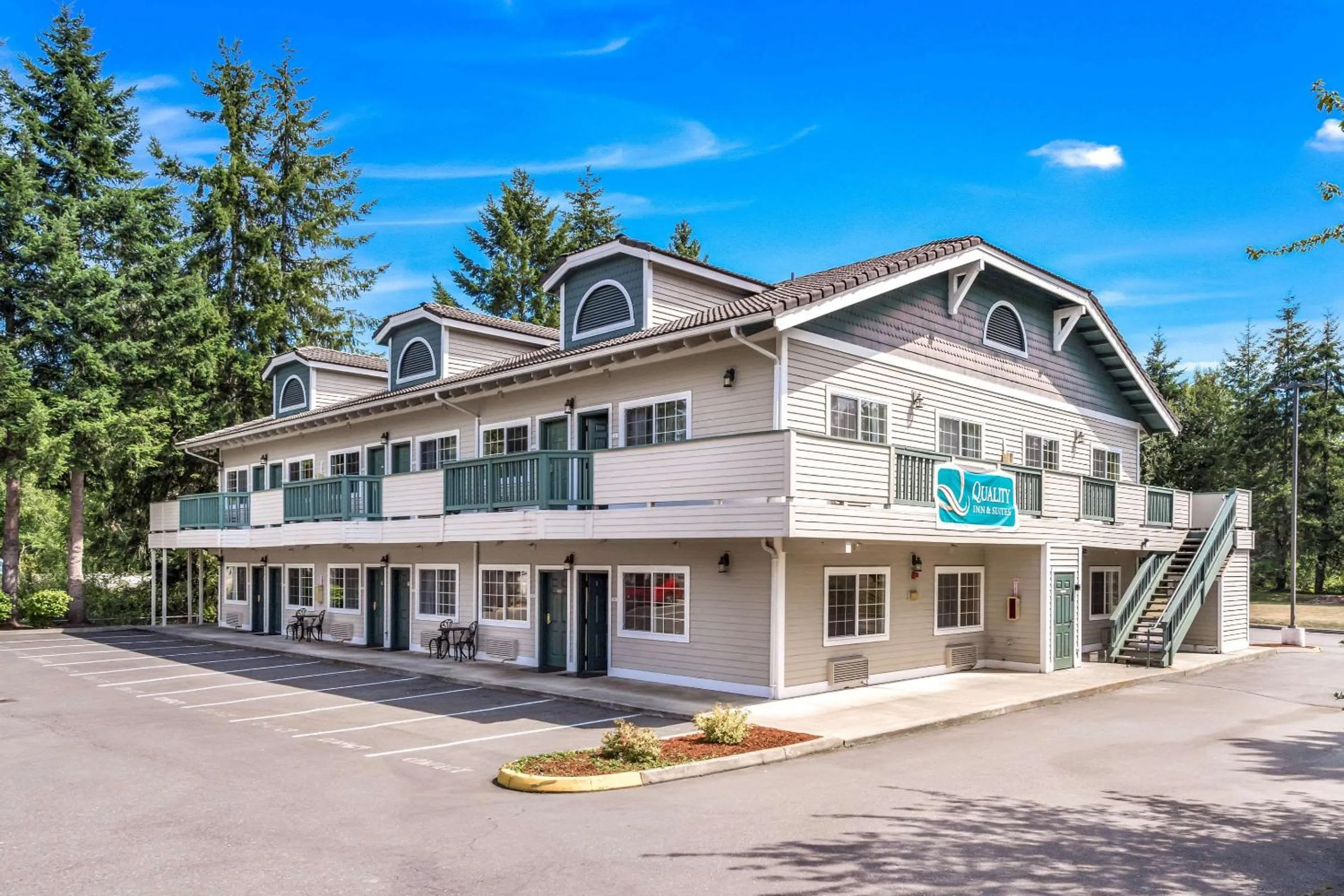 Property building in Quality Inn & Suites Bainbridge Island