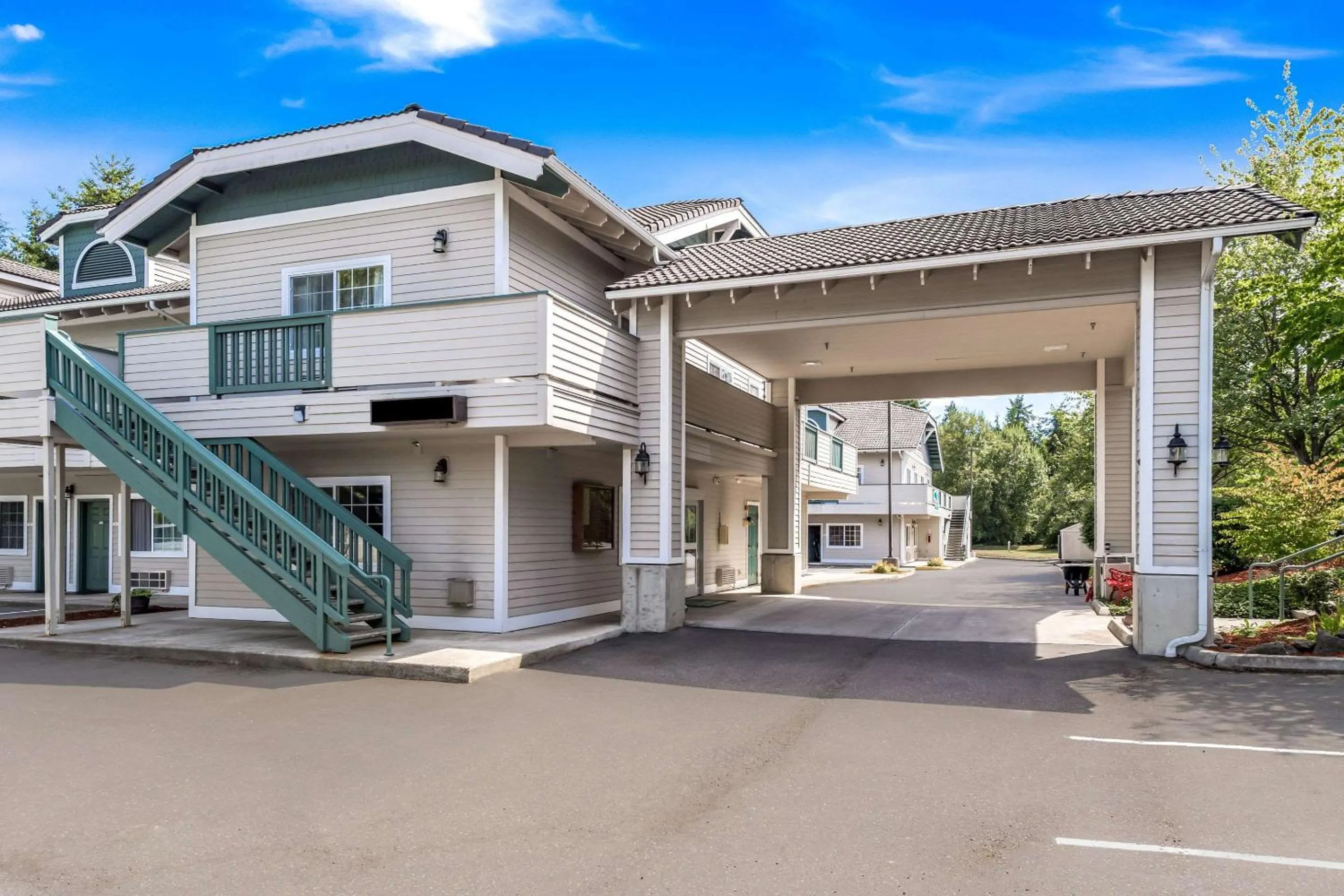 Property building in Quality Inn & Suites Bainbridge Island