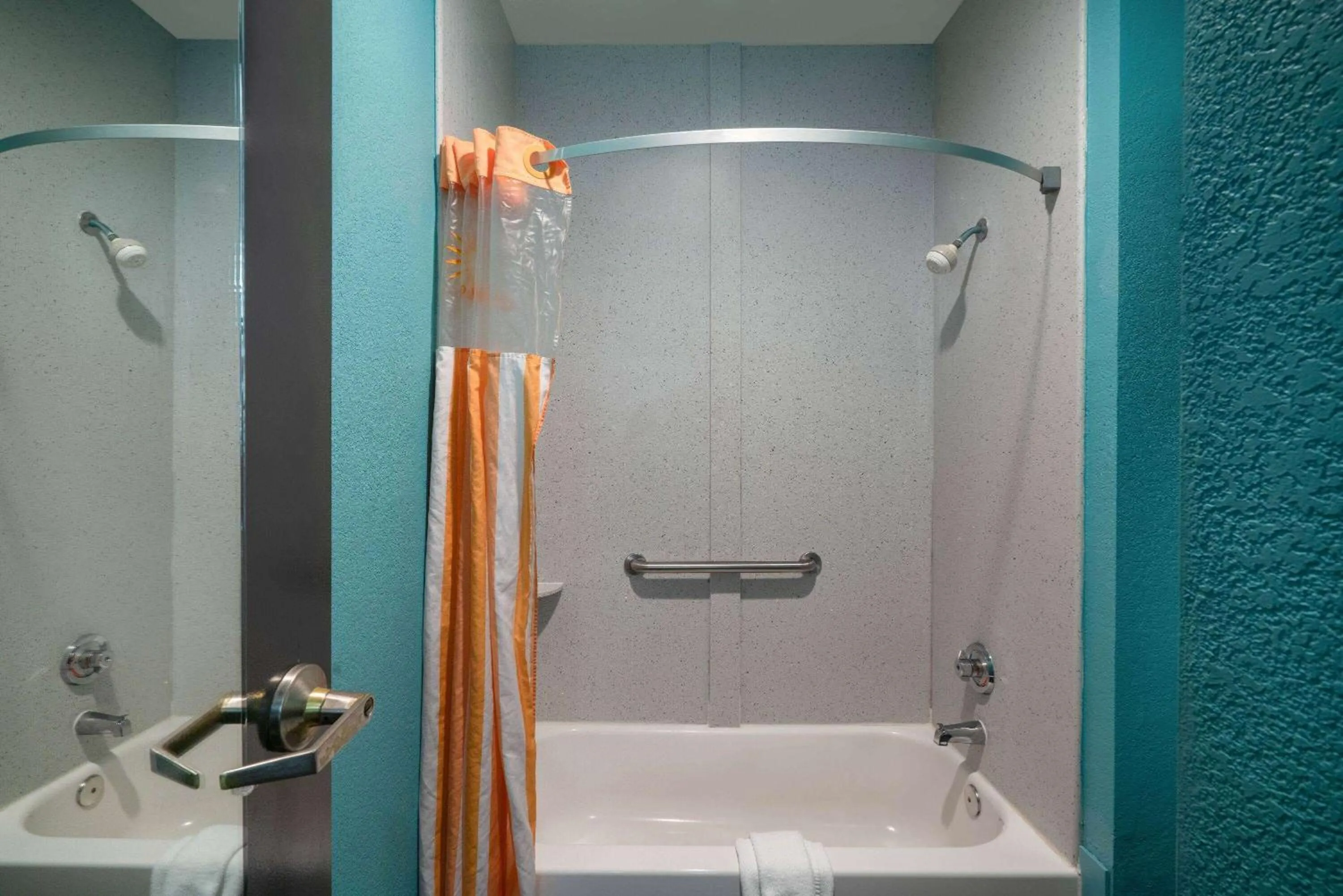 TV and multimedia in La Quinta by Wyndham Knoxville East