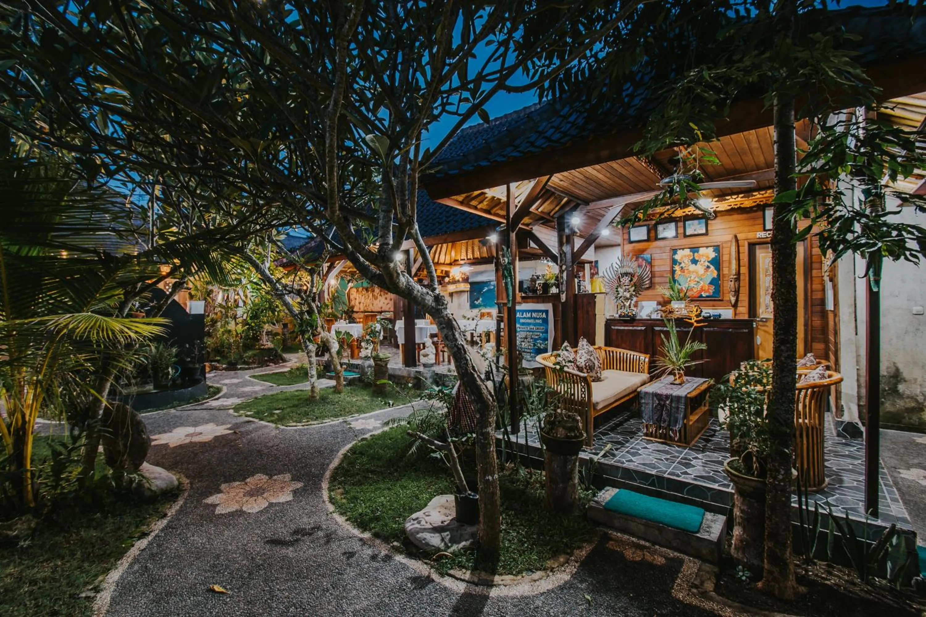 Alam Nusa Bungalow Huts & Spa