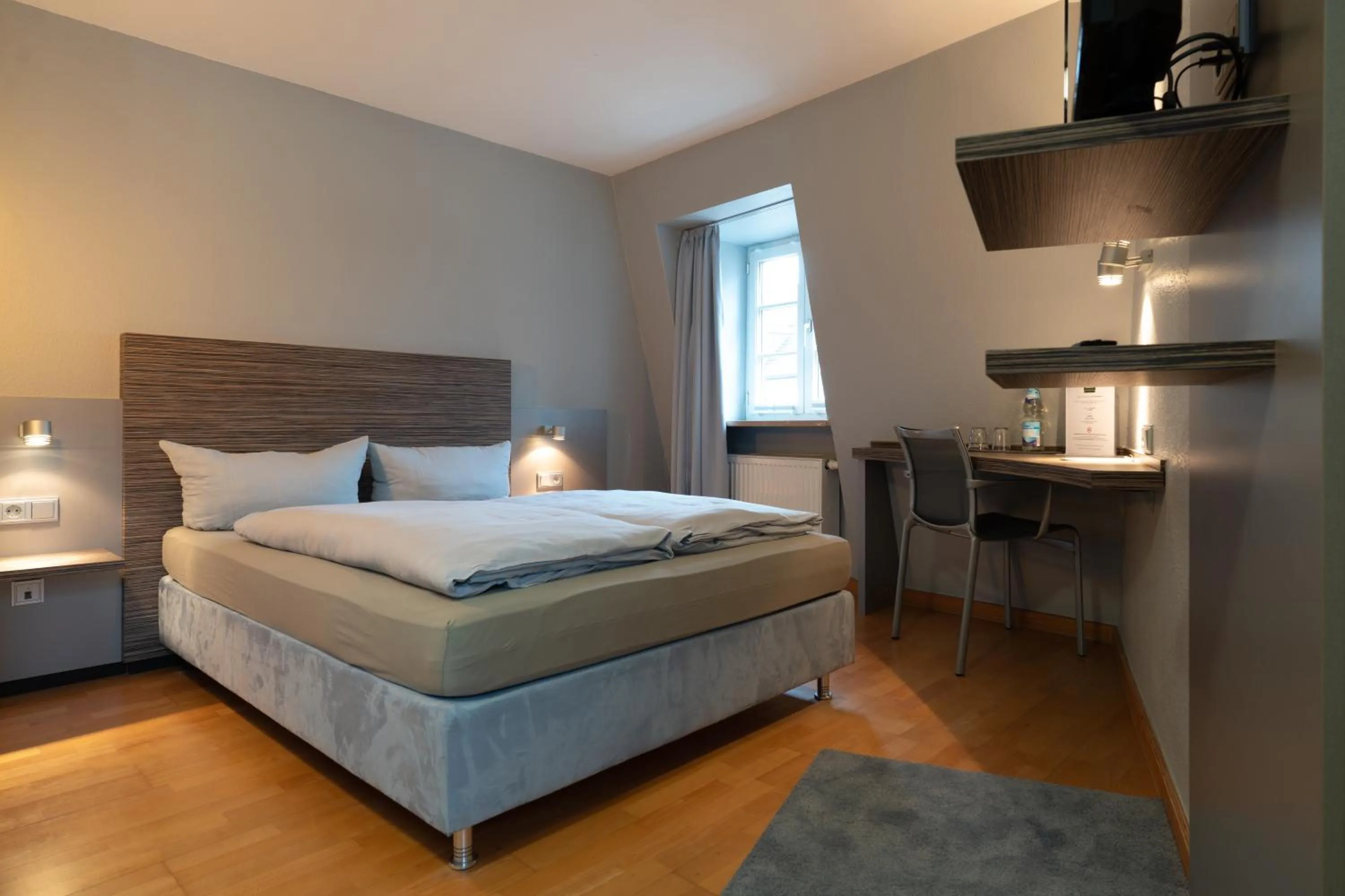 Photo of the whole room, Bed in Badischer Hof