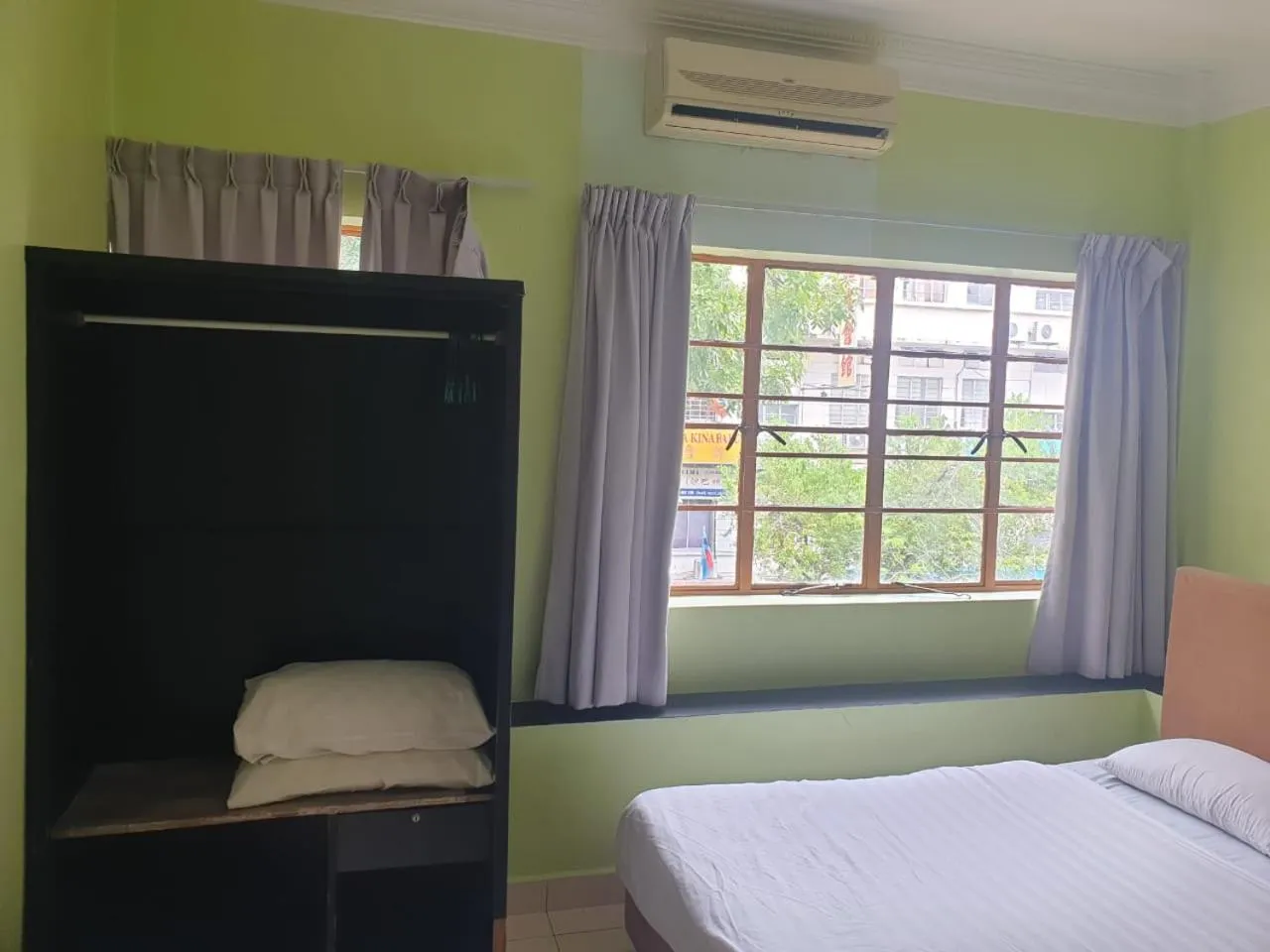 Bed in Borneo Gaya Lodge