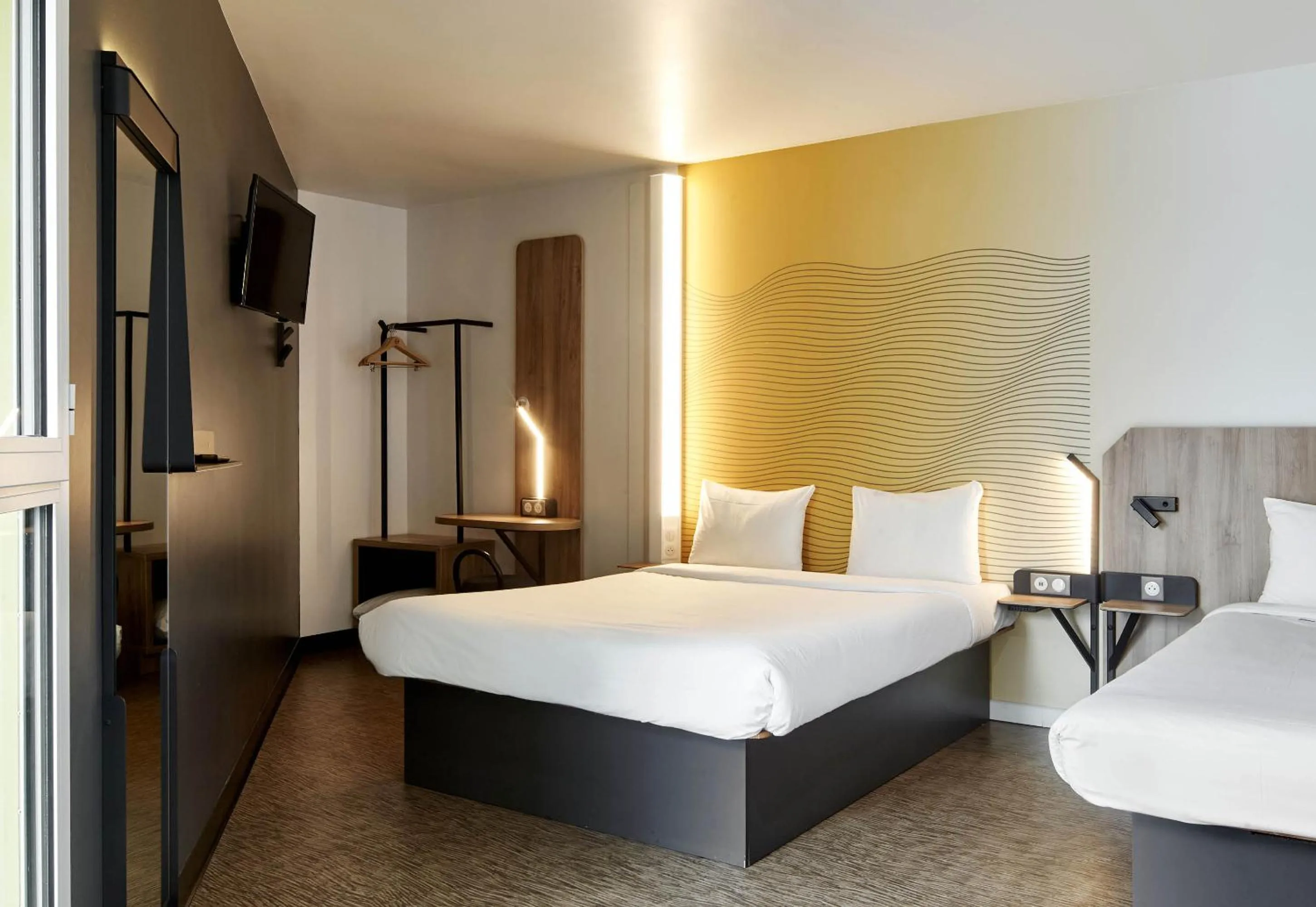 Bedroom, Bed in B&B HOTEL NANTERRE Rueil-Malmaison