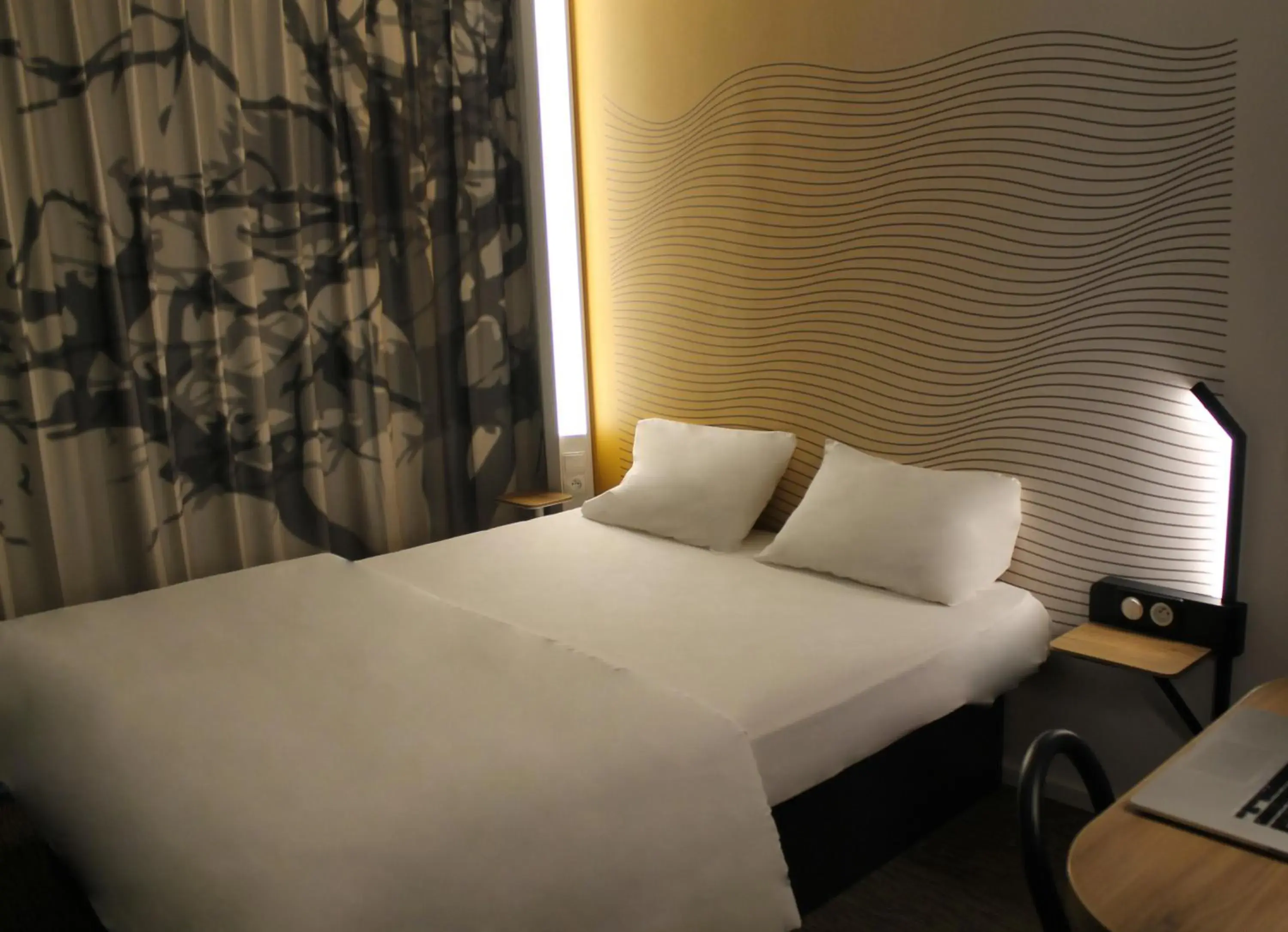 Double Room - Disability Access in B&B HOTEL NANTERRE Rueil-Malmaison Double Room - Disability Access in B&B HOTEL NANTERRE Rueil-Malmaison