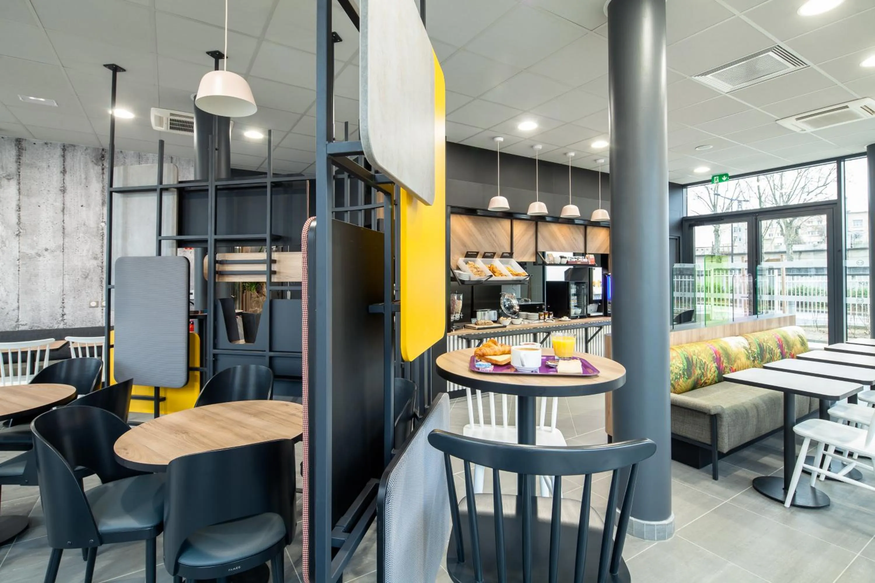 Buffet breakfast in B&B HOTEL NANTERRE Rueil-Malmaison