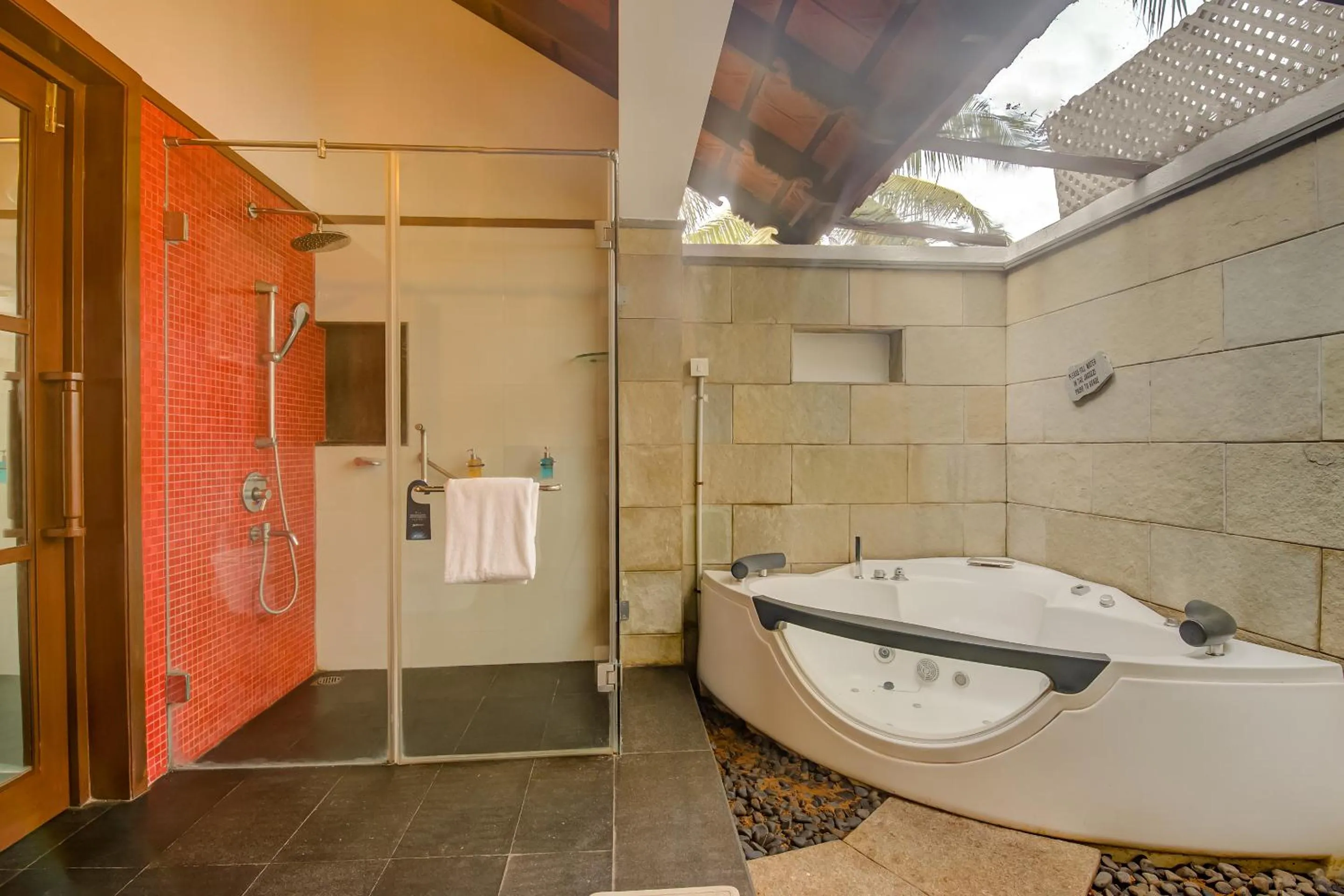 Bathroom in Radisson Blu Resort Temple Bay Mamallapuram