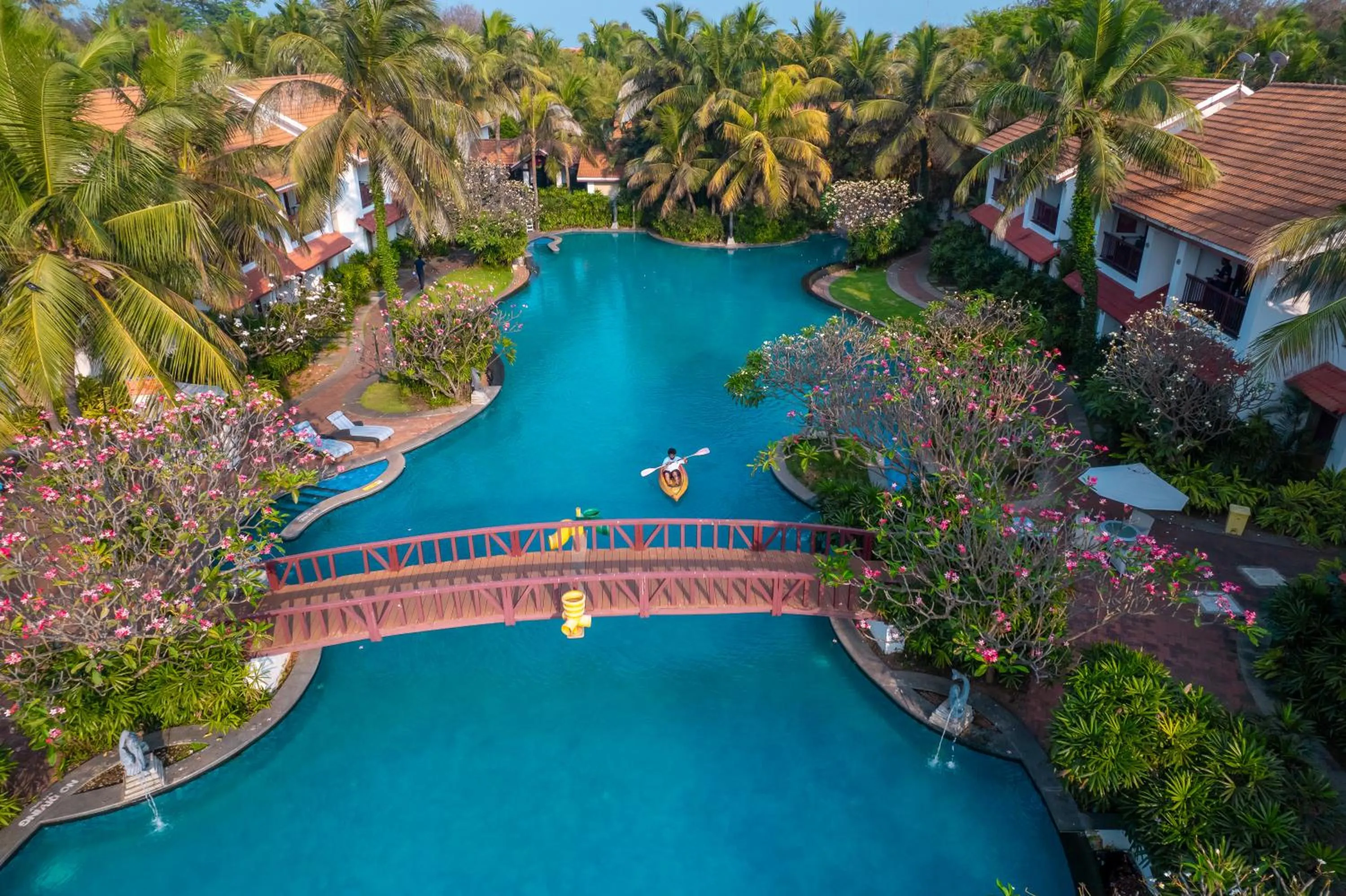 Swimming pool in Radisson Blu Resort Temple Bay Mamallapuram