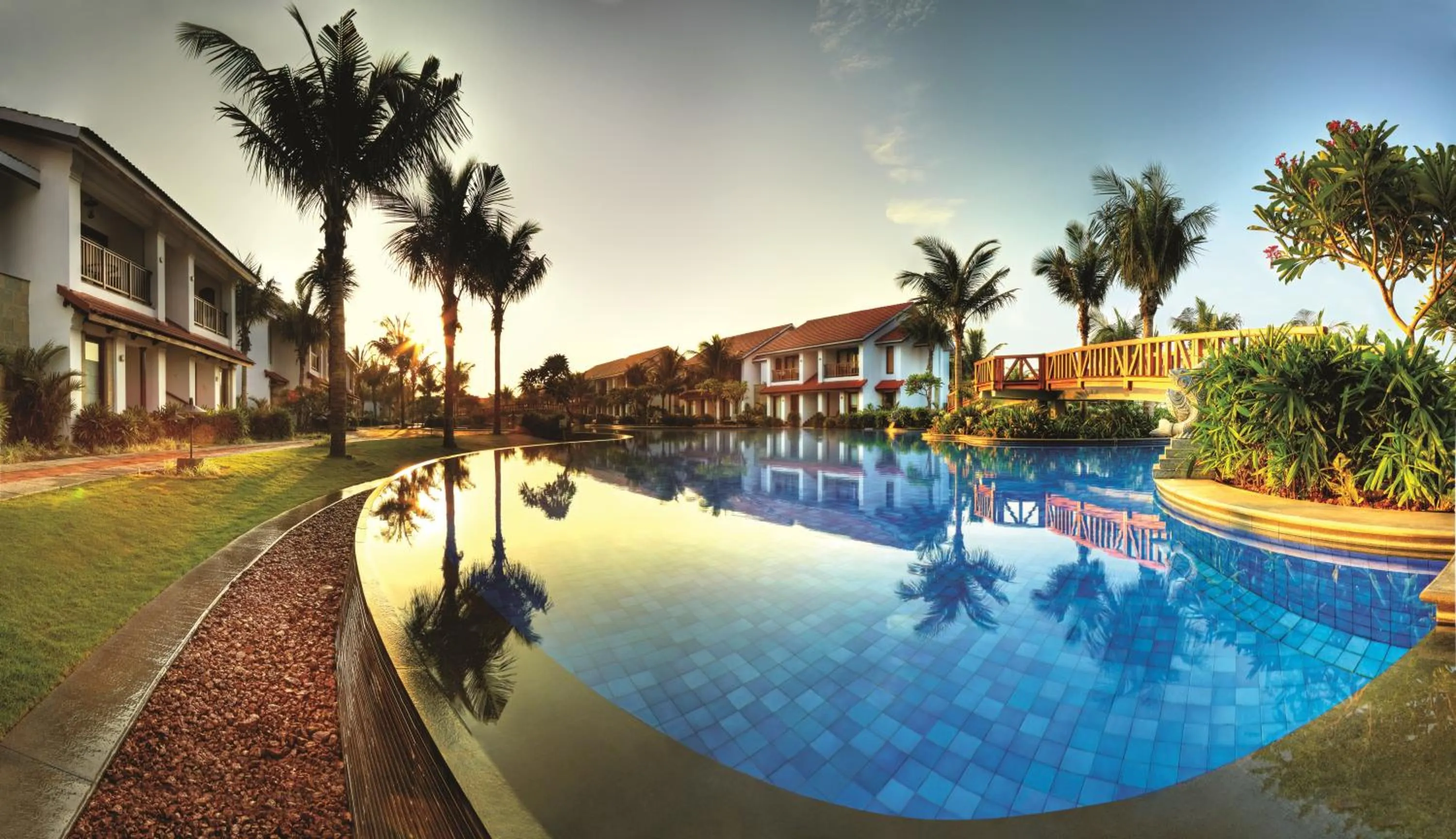 Swimming pool in Radisson Blu Resort Temple Bay Mamallapuram