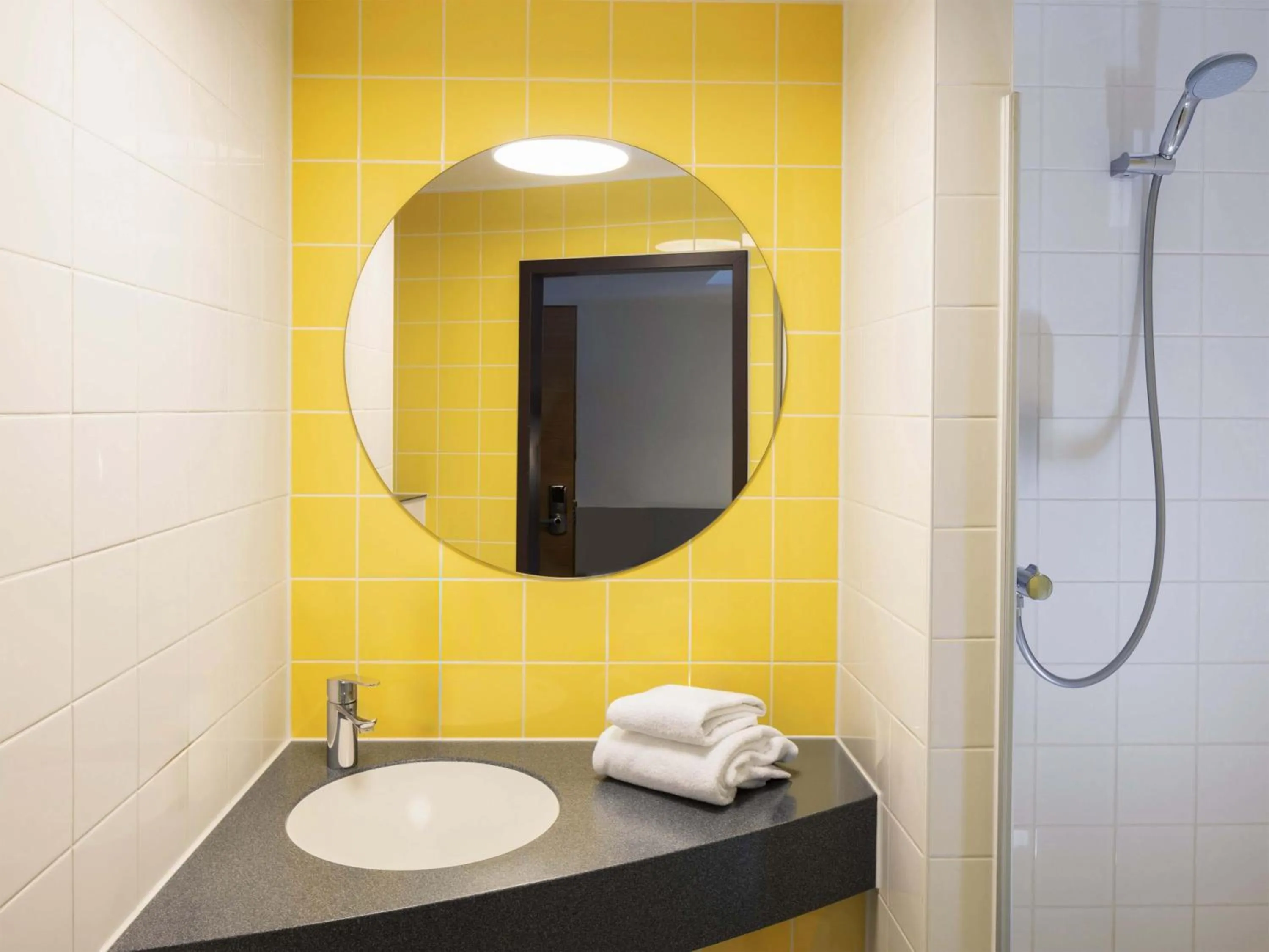 Shower in B&B Hotel Kiel-Wissenschaftspark