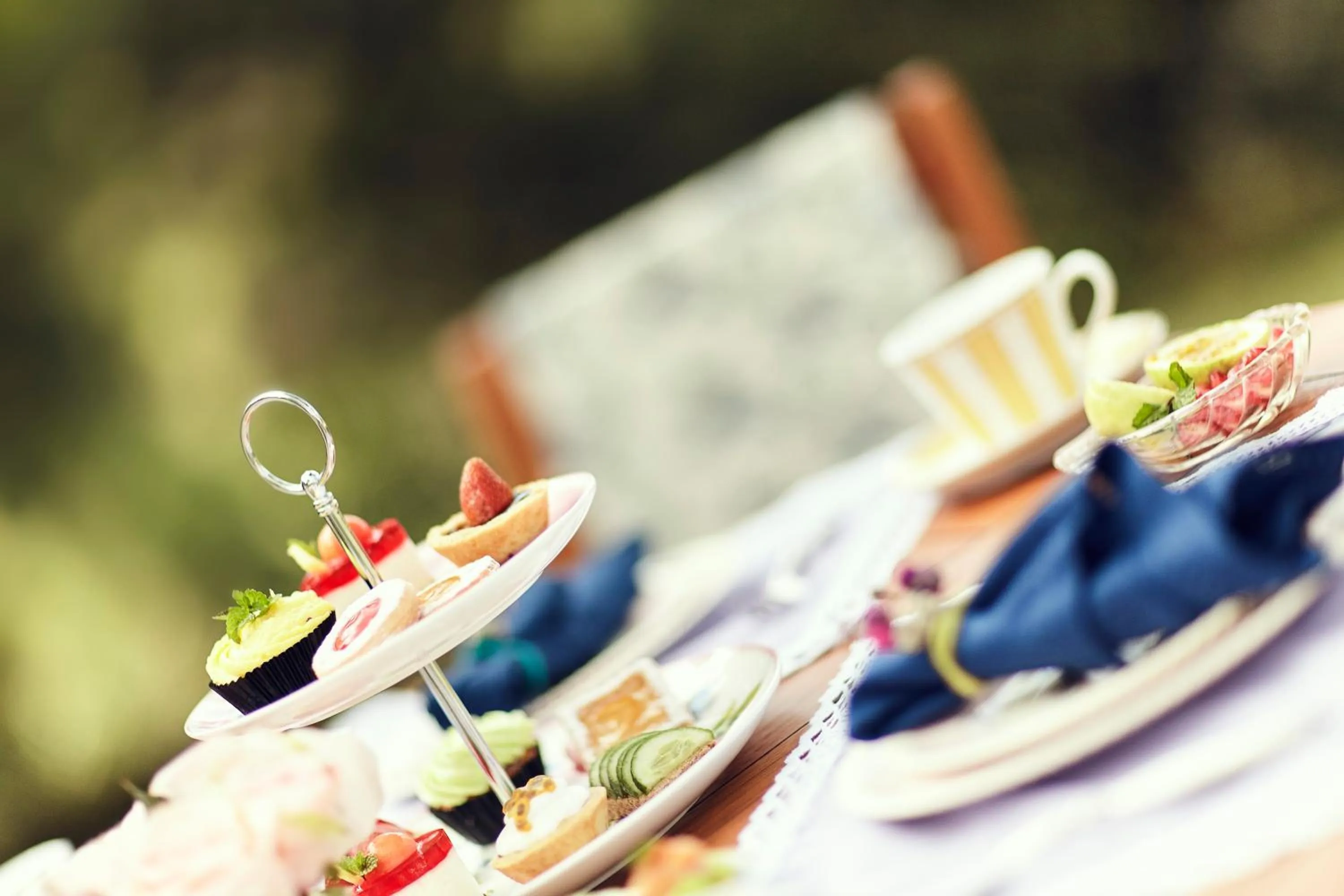 Food and drinks in Jetwing Warwick Gardens